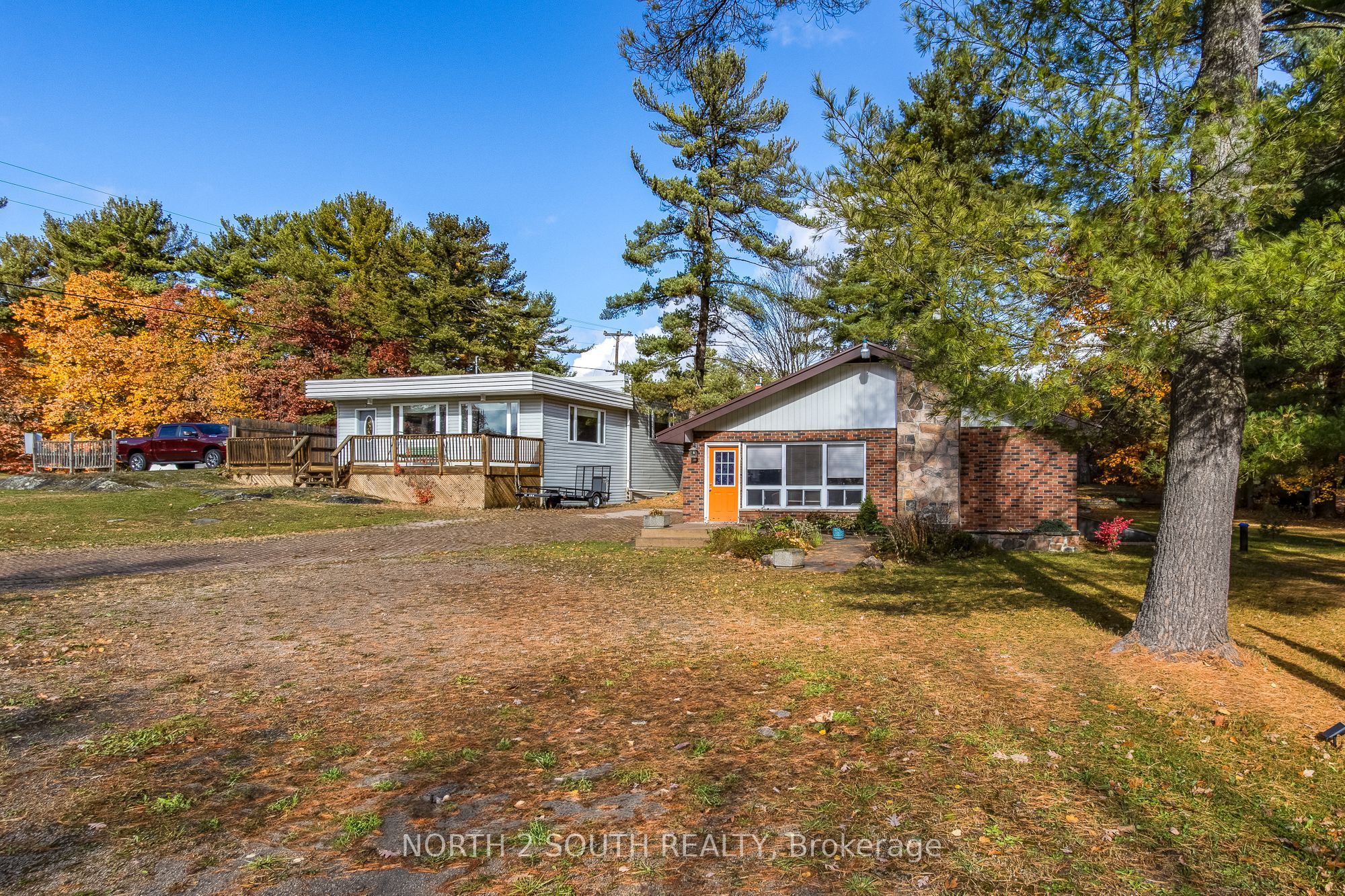 2512 Honey Harbour Road Property Photo 11