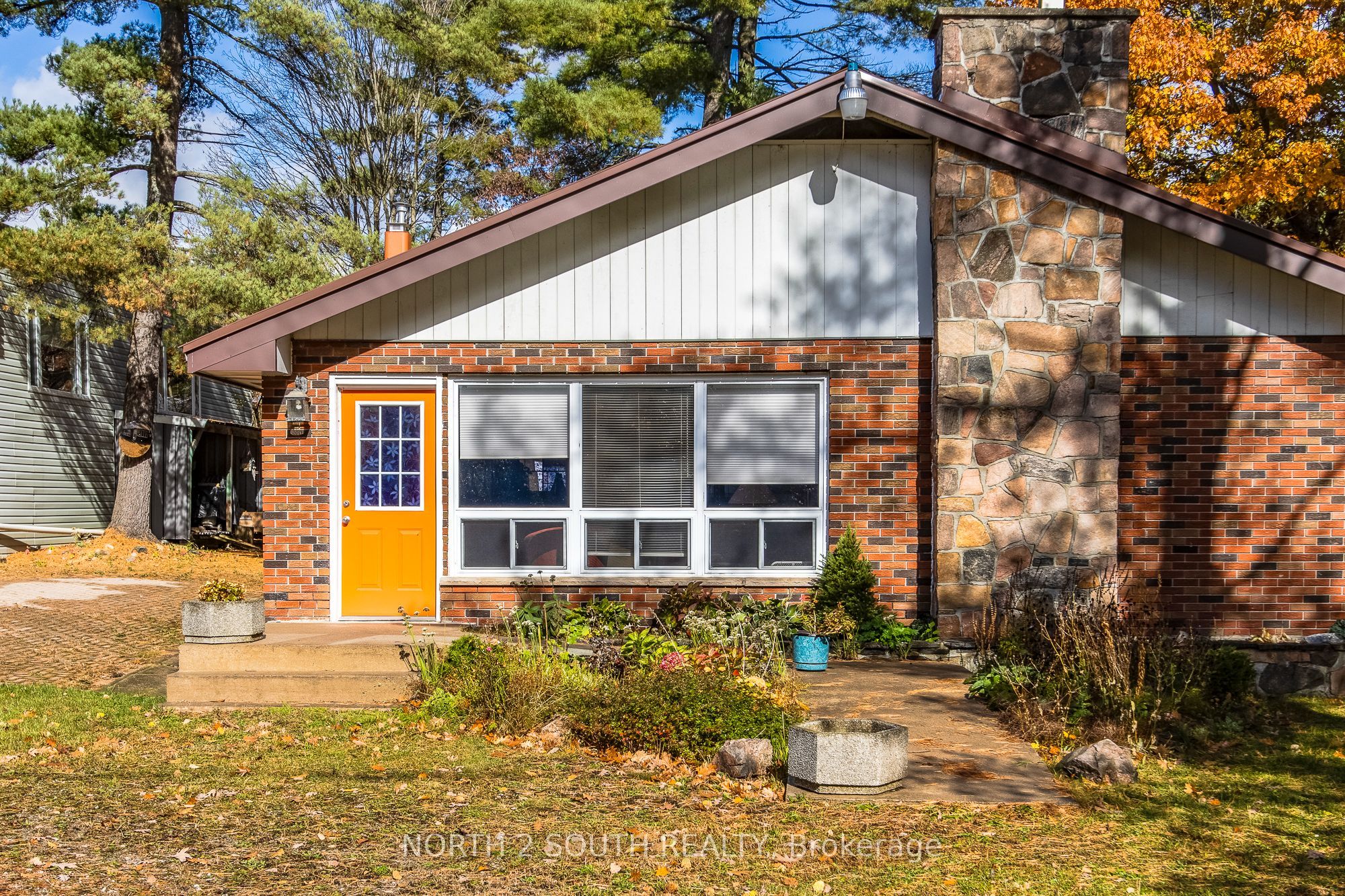 2512 Honey Harbour Road Property Photo 12
