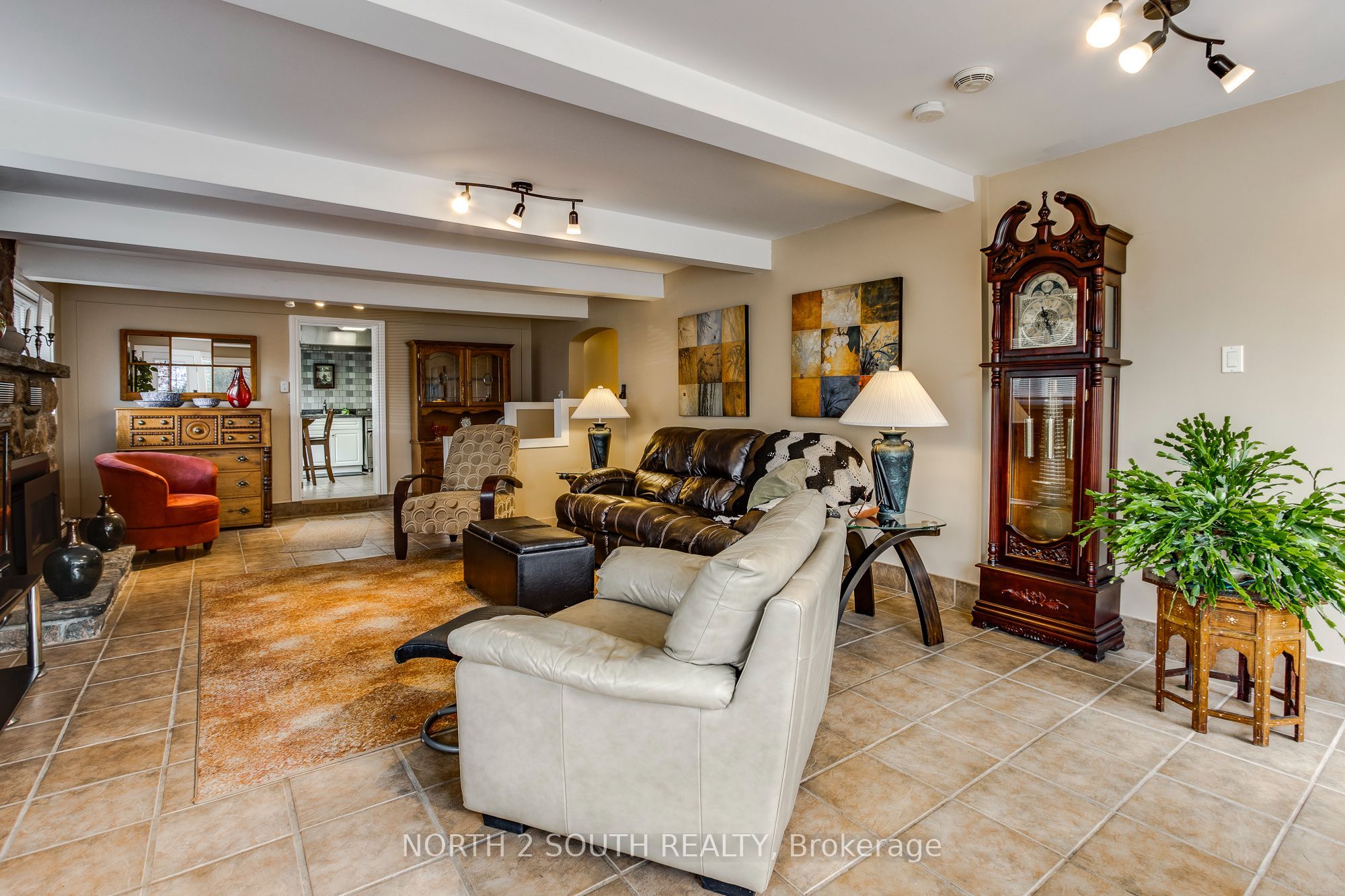 2512 Honey Harbour Road Property Photo 19