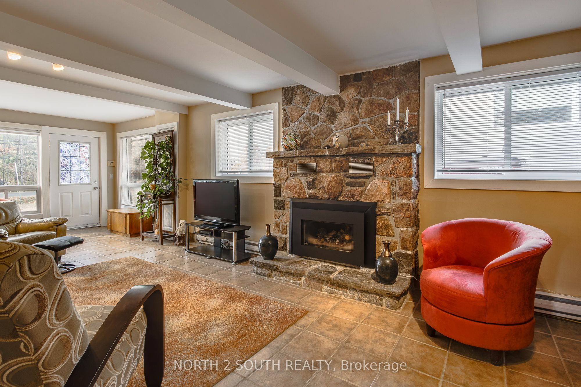 2512 Honey Harbour Road Property Photo 21