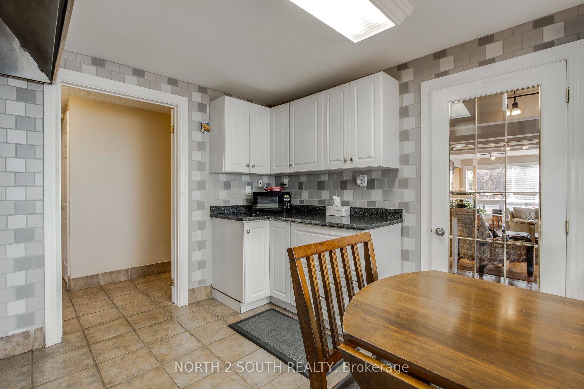 2512 Honey Harbour Road Property Photo 24