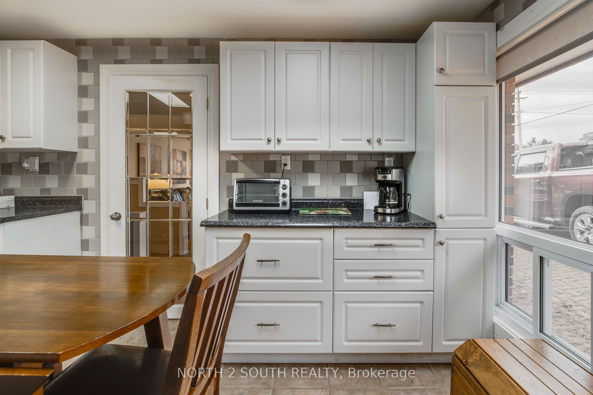 2512 Honey Harbour Road Property Photo 26