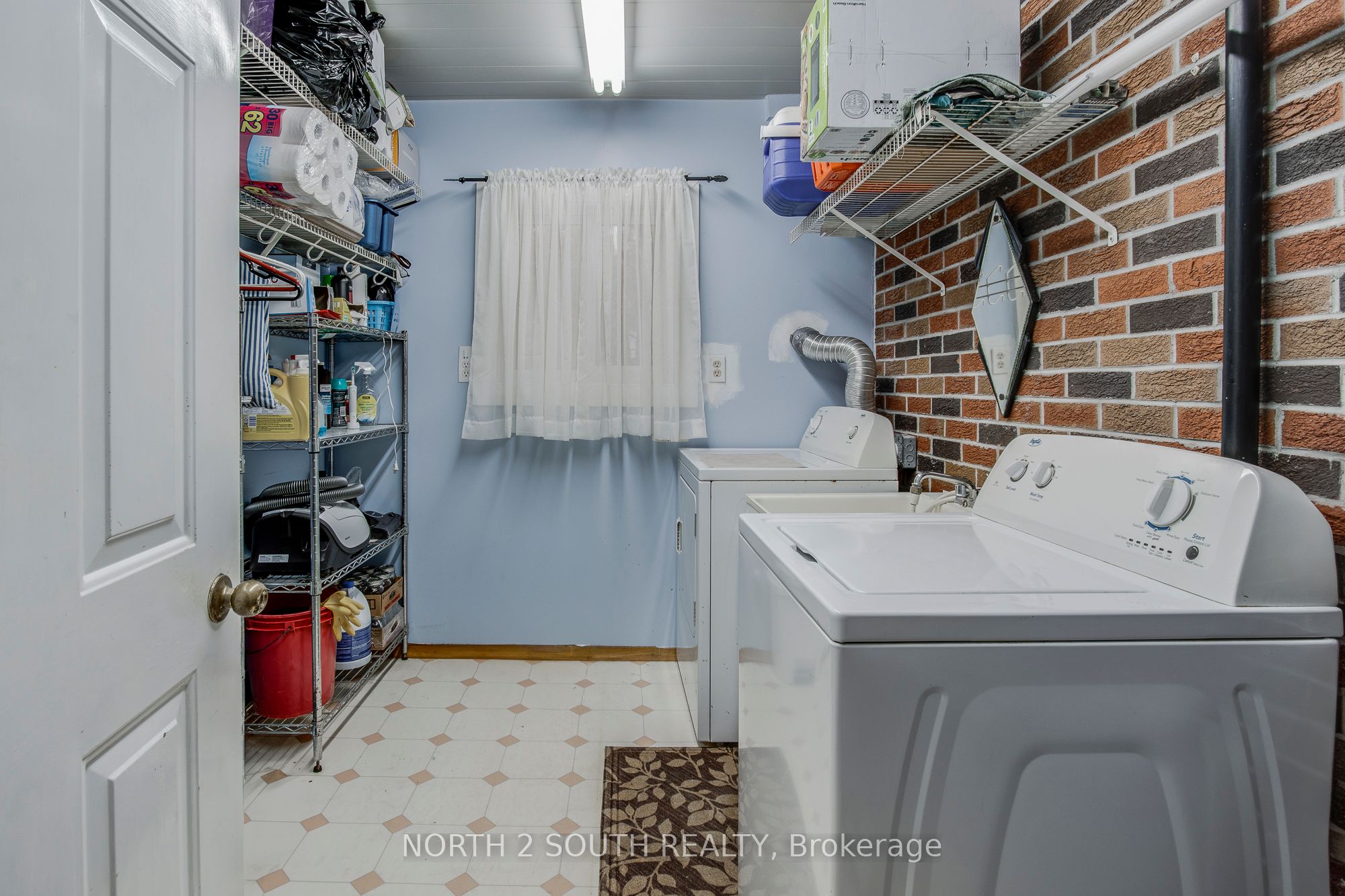 2512 Honey Harbour Road Property Photo 34