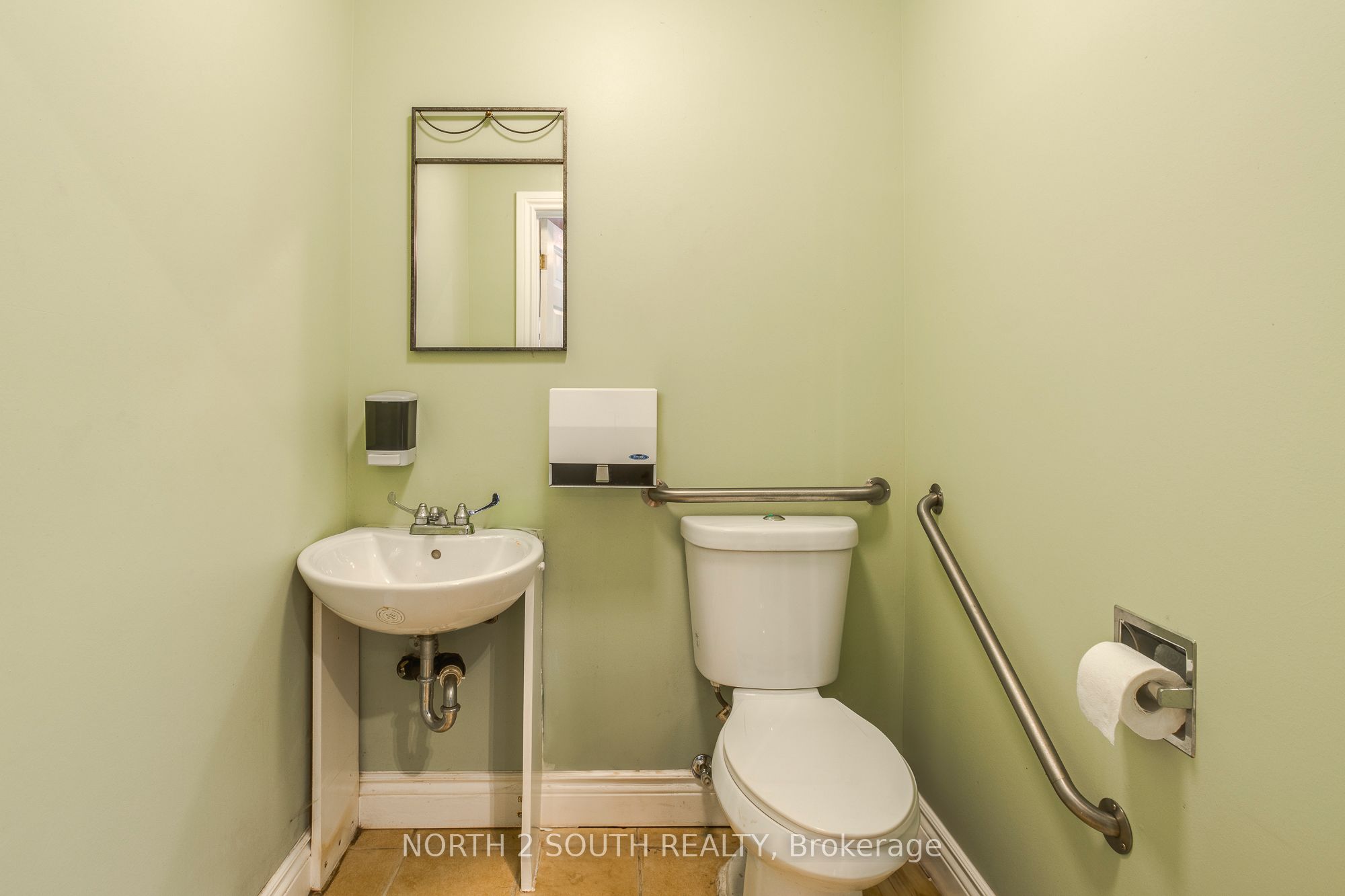 2512 Honey Harbour Road Property Photo 42