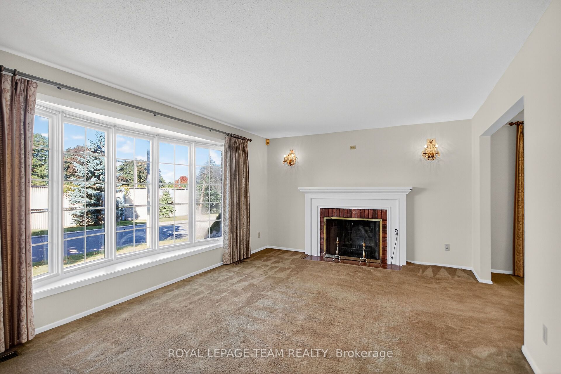 1900 Southampton Court Property Photo 10