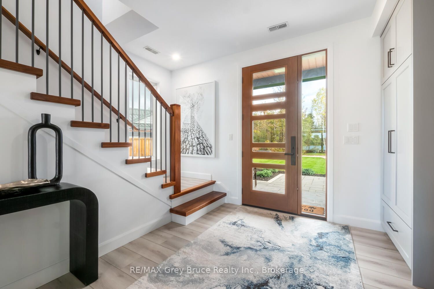 166 Country Side Drive Property Photo 3