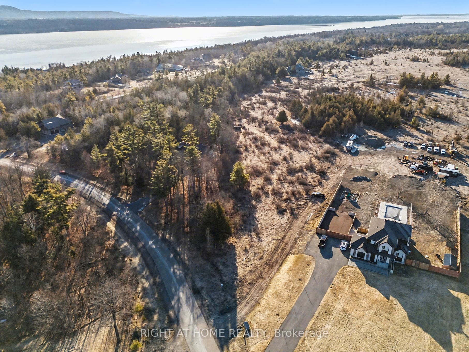 1041 Julia Court Property Photo 10