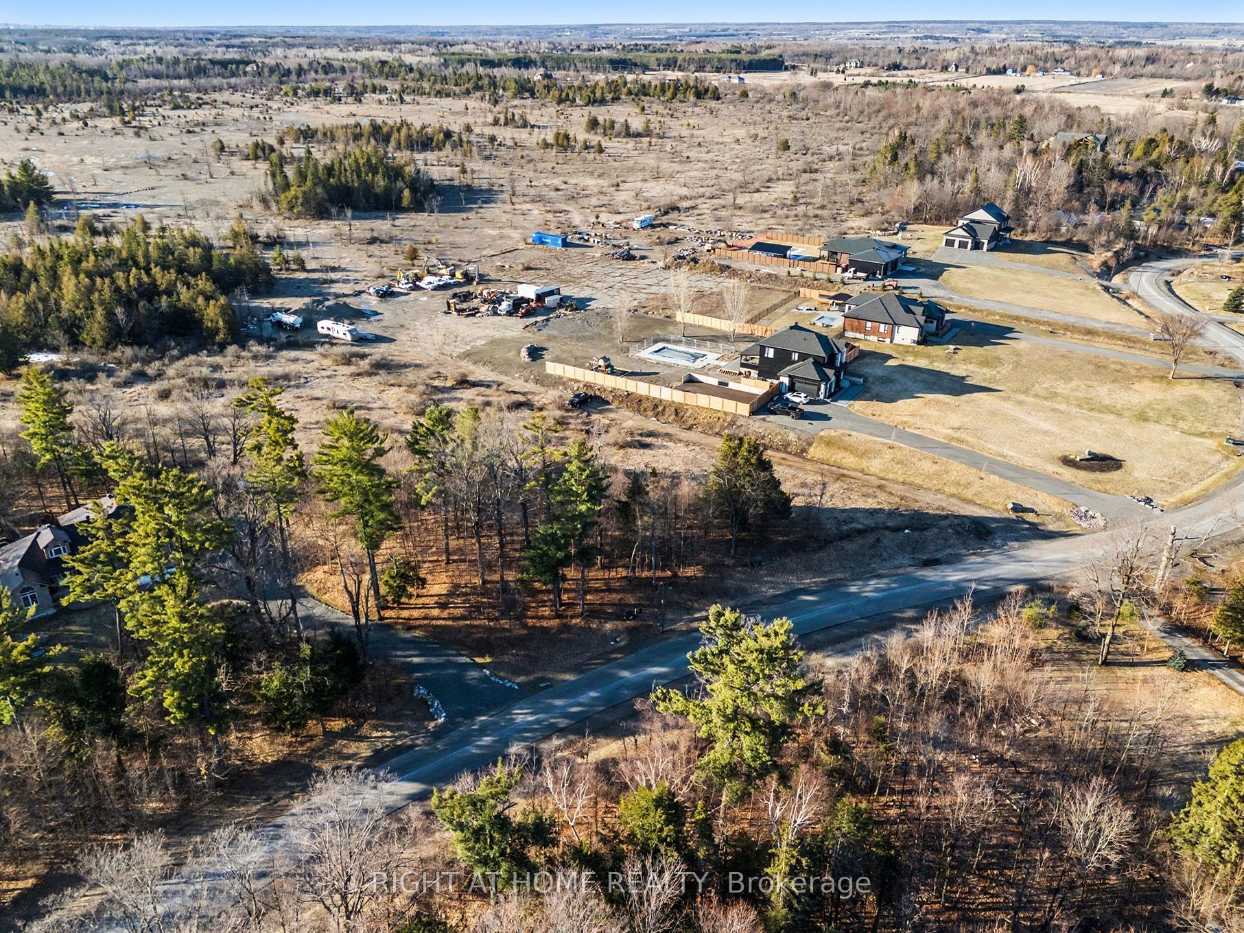 1041 Julia Court Property Photo 11