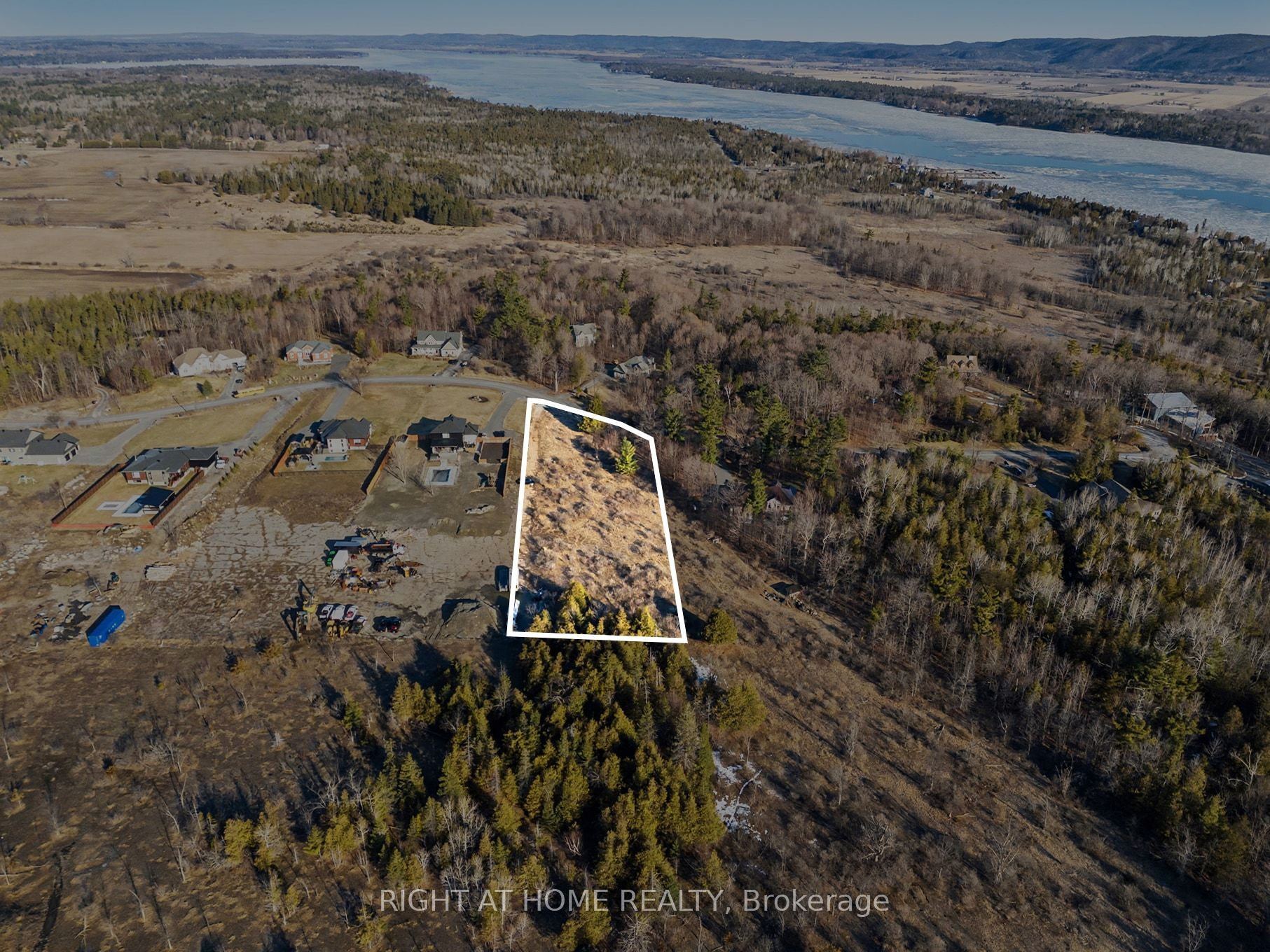 1041 Julia Court Property Photo 25