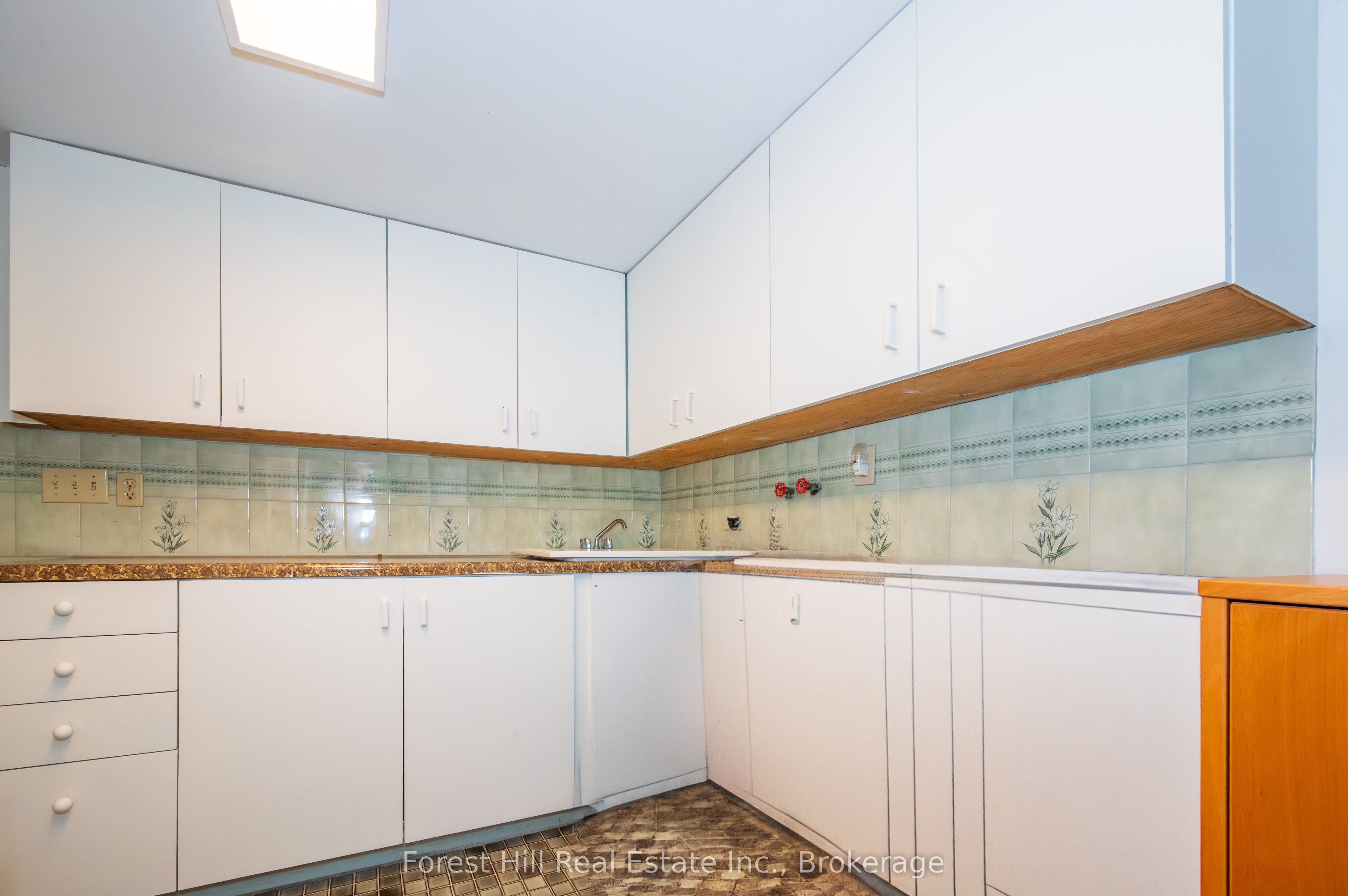 1289 Delbrooke Road S Property Photo 31