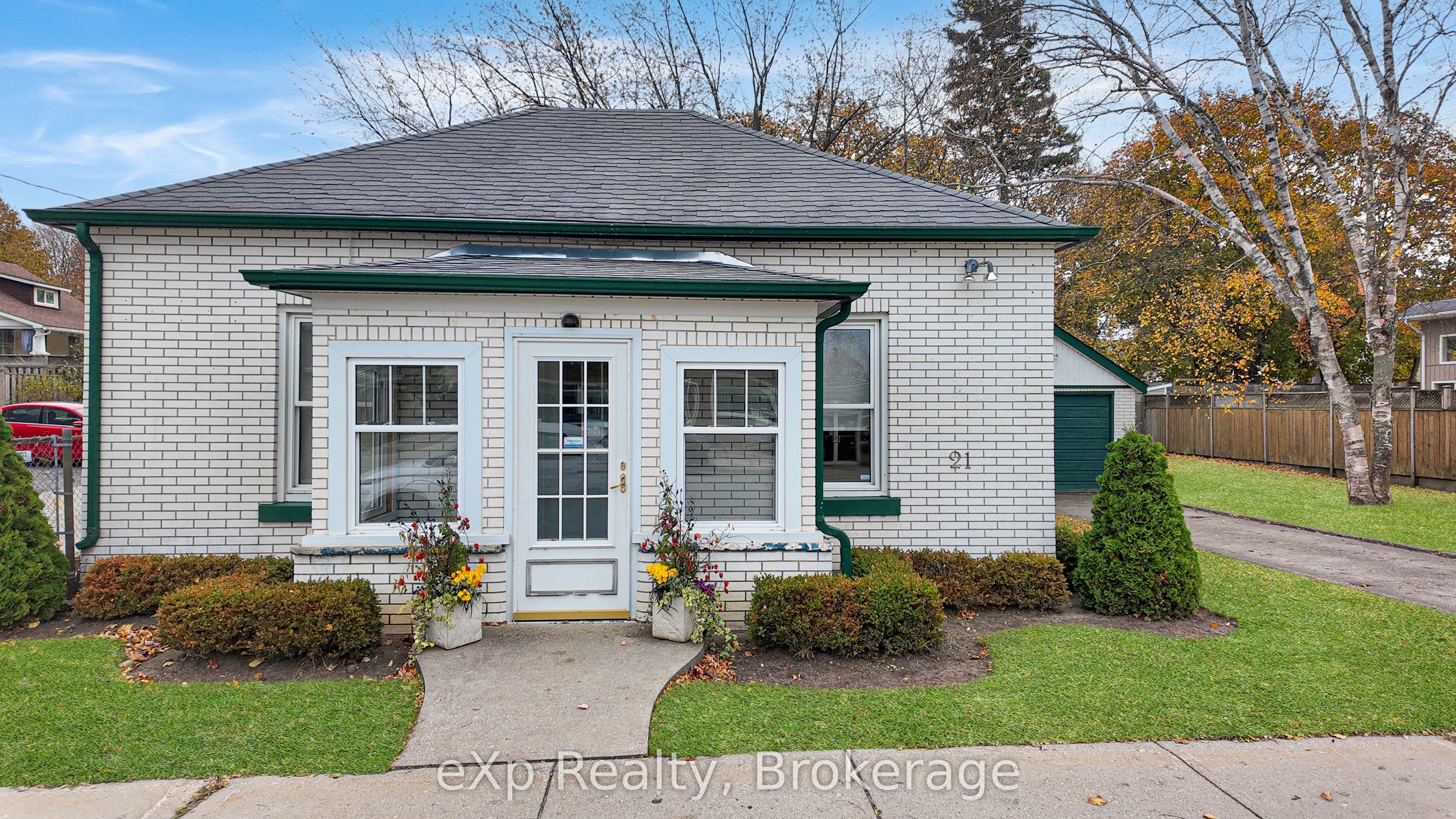 21 Grosvenor Street N Property Photo 2