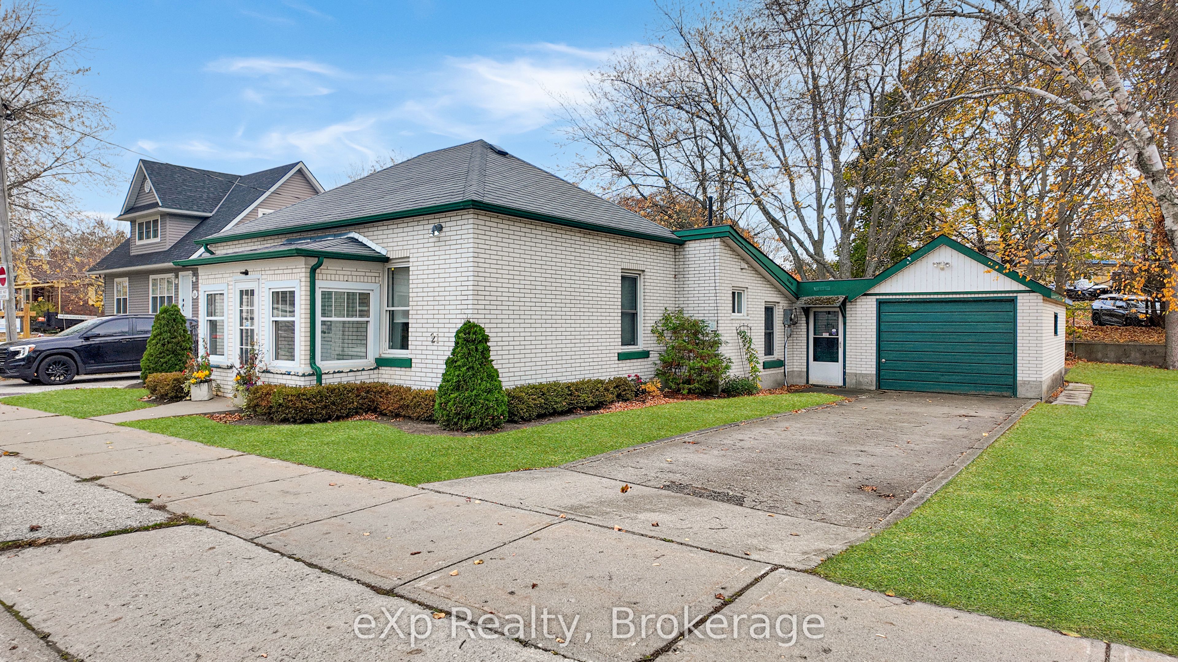 21 Grosvenor Street N Property Photo 3