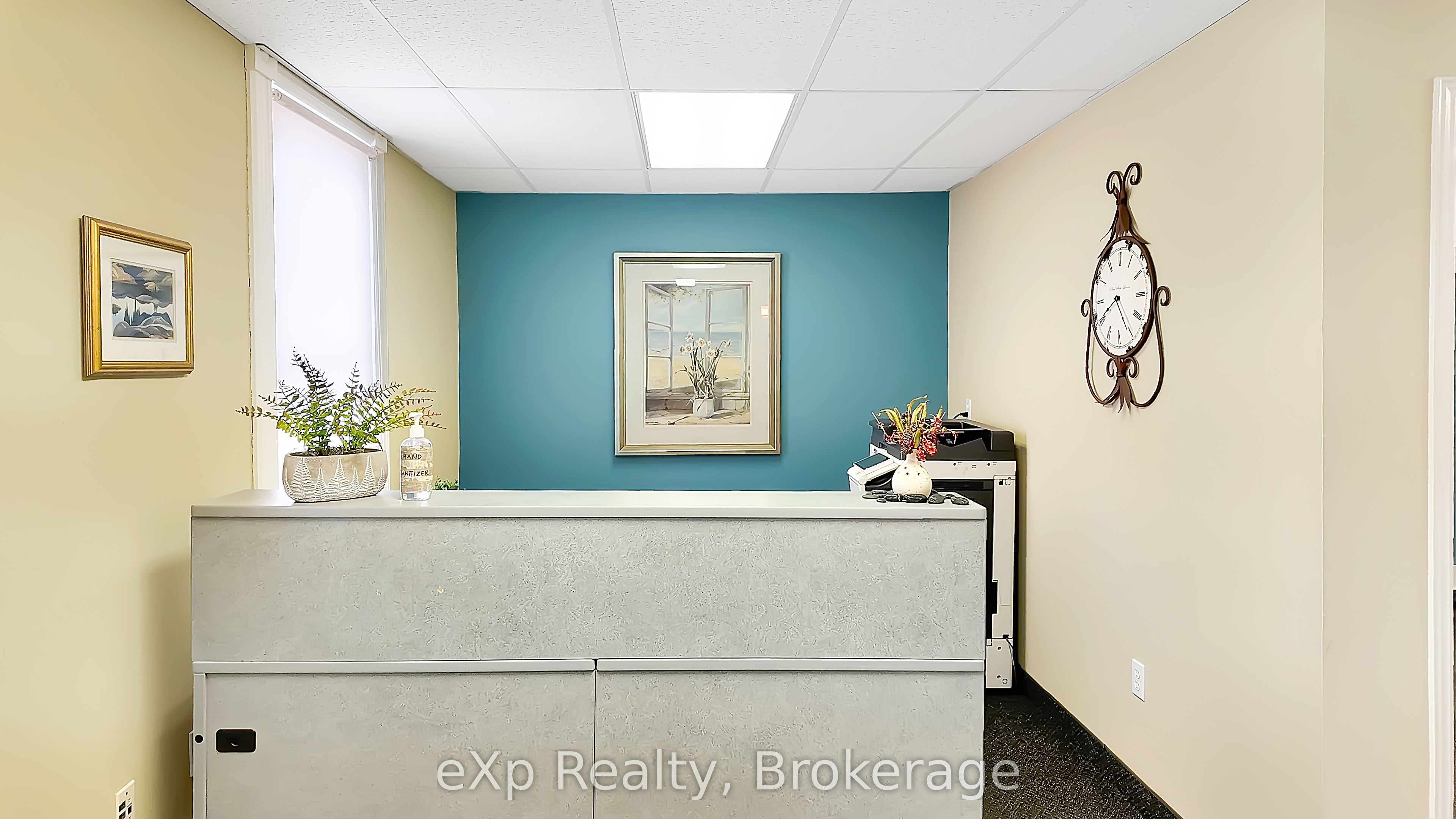 21 Grosvenor Street N Property Photo 4