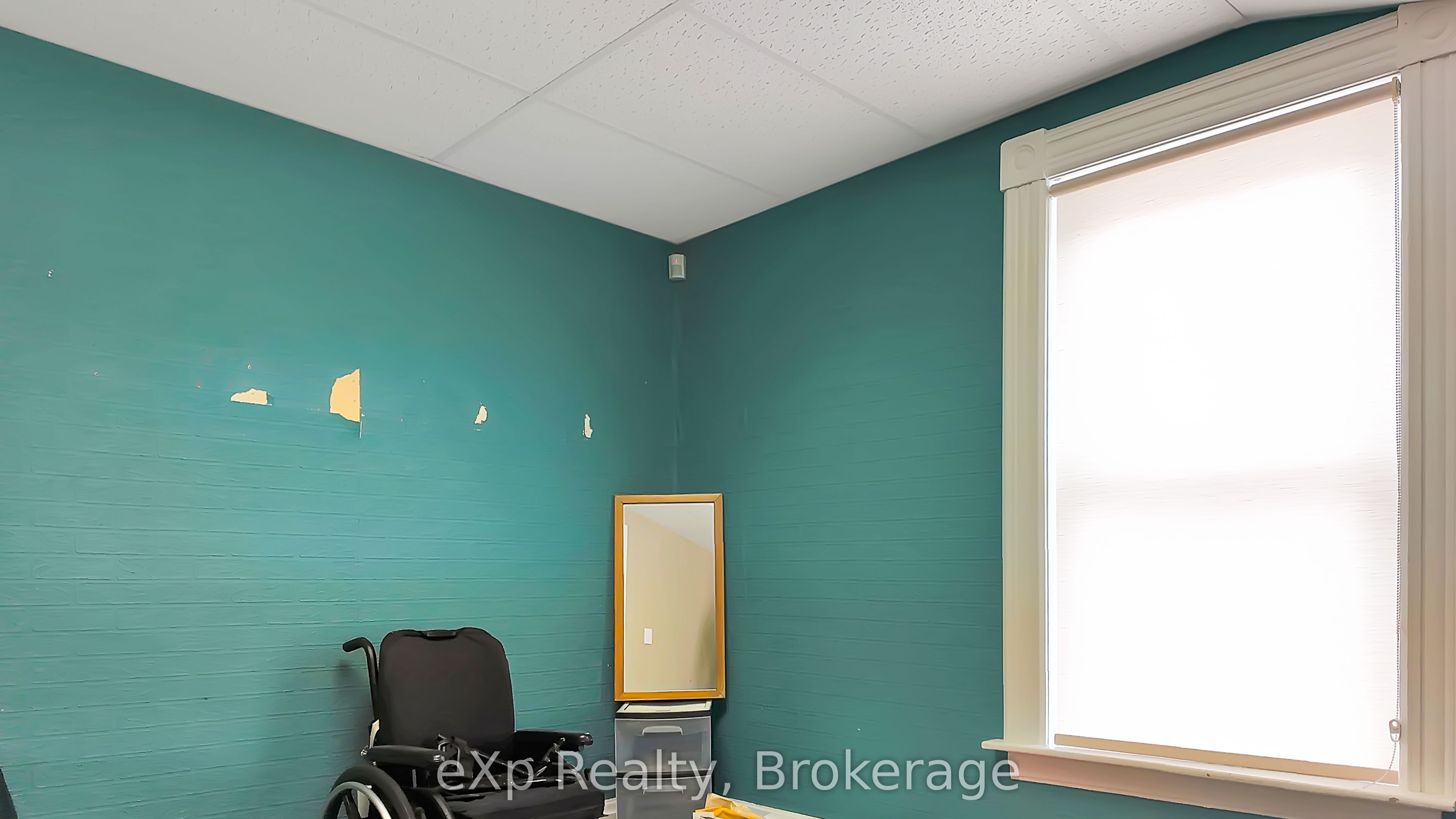 21 Grosvenor Street N Property Photo 8