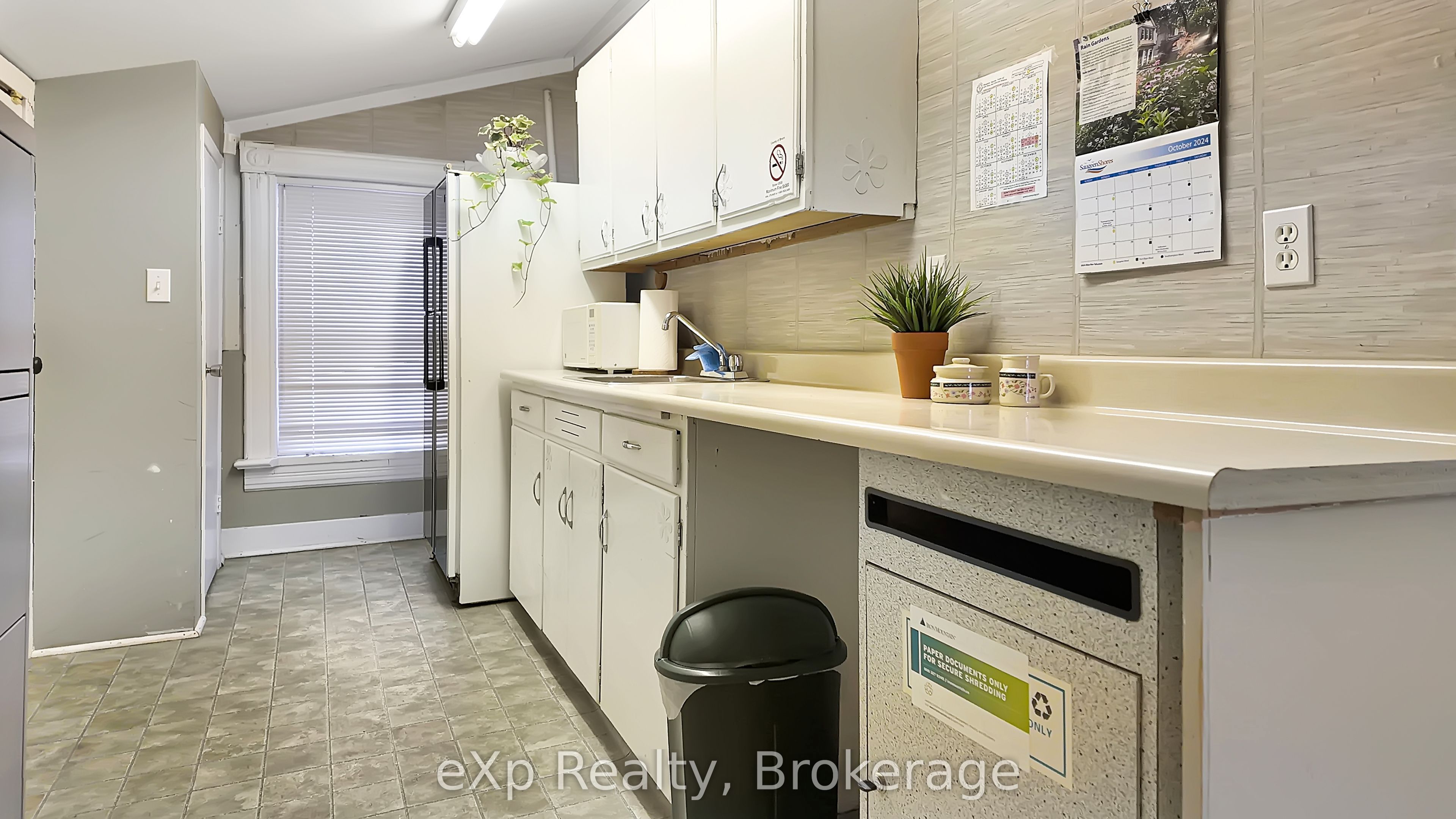 21 Grosvenor Street N Property Photo 10