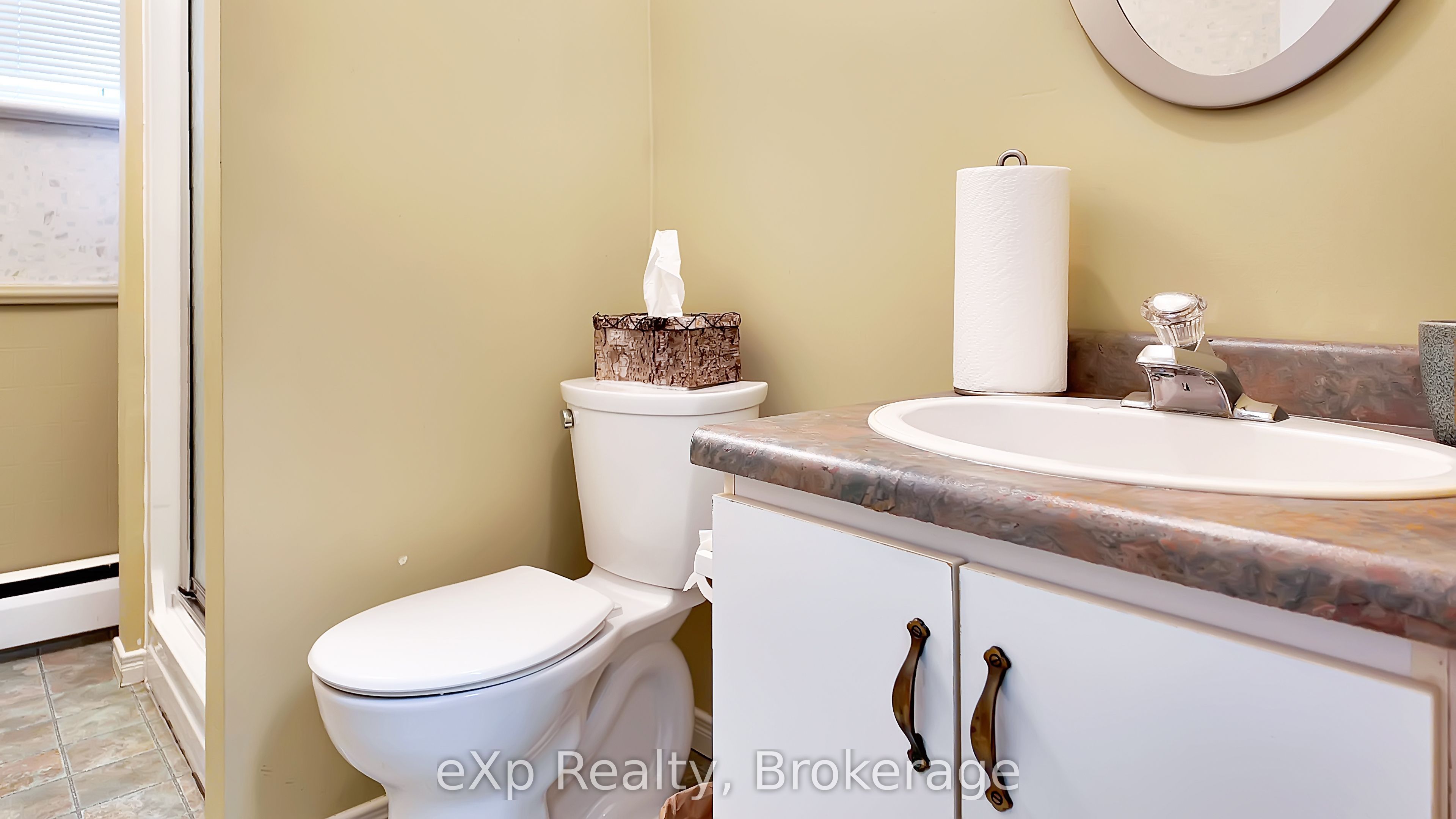 21 Grosvenor Street N Property Photo 13