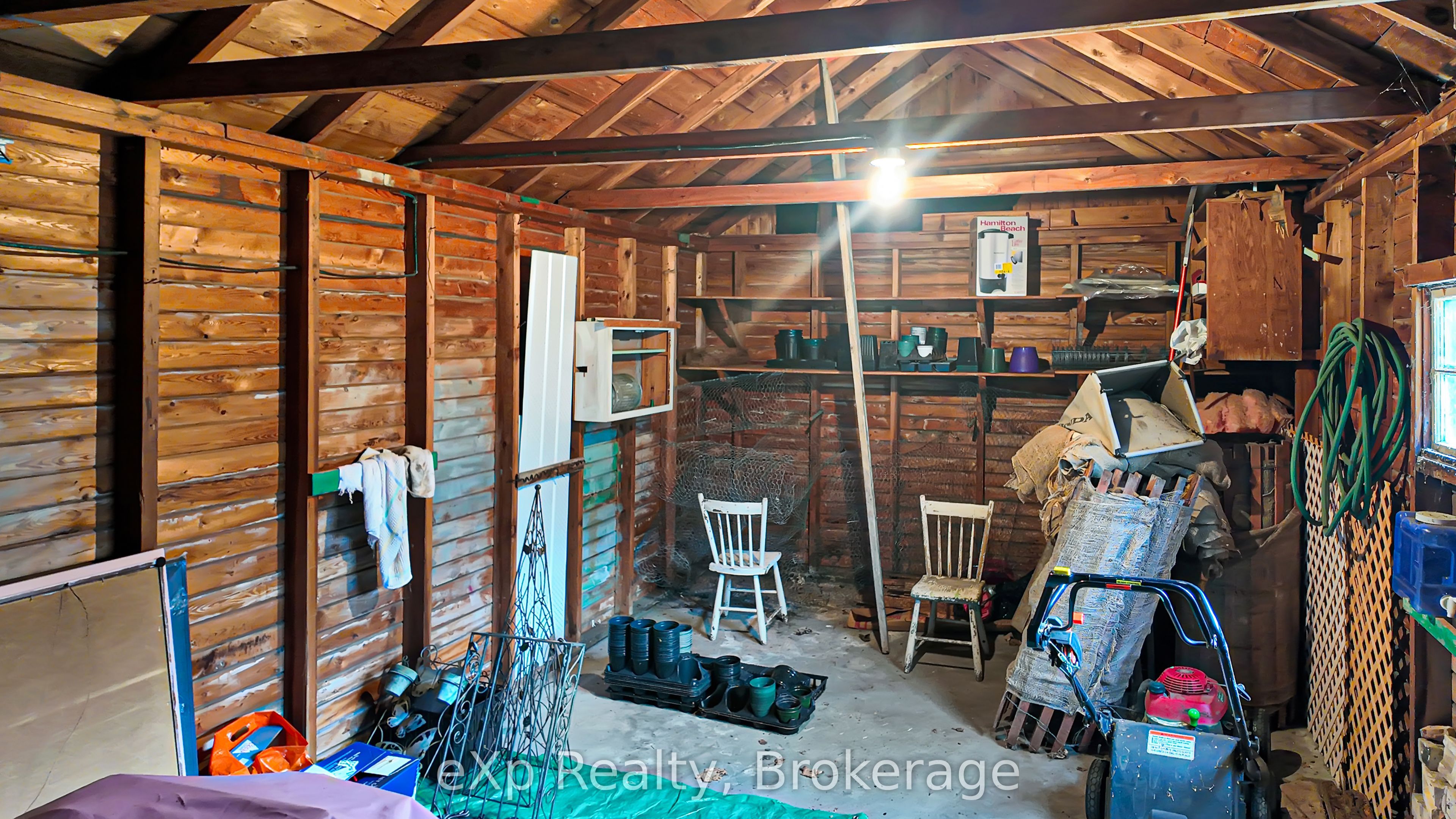 21 Grosvenor Street N Property Photo 15