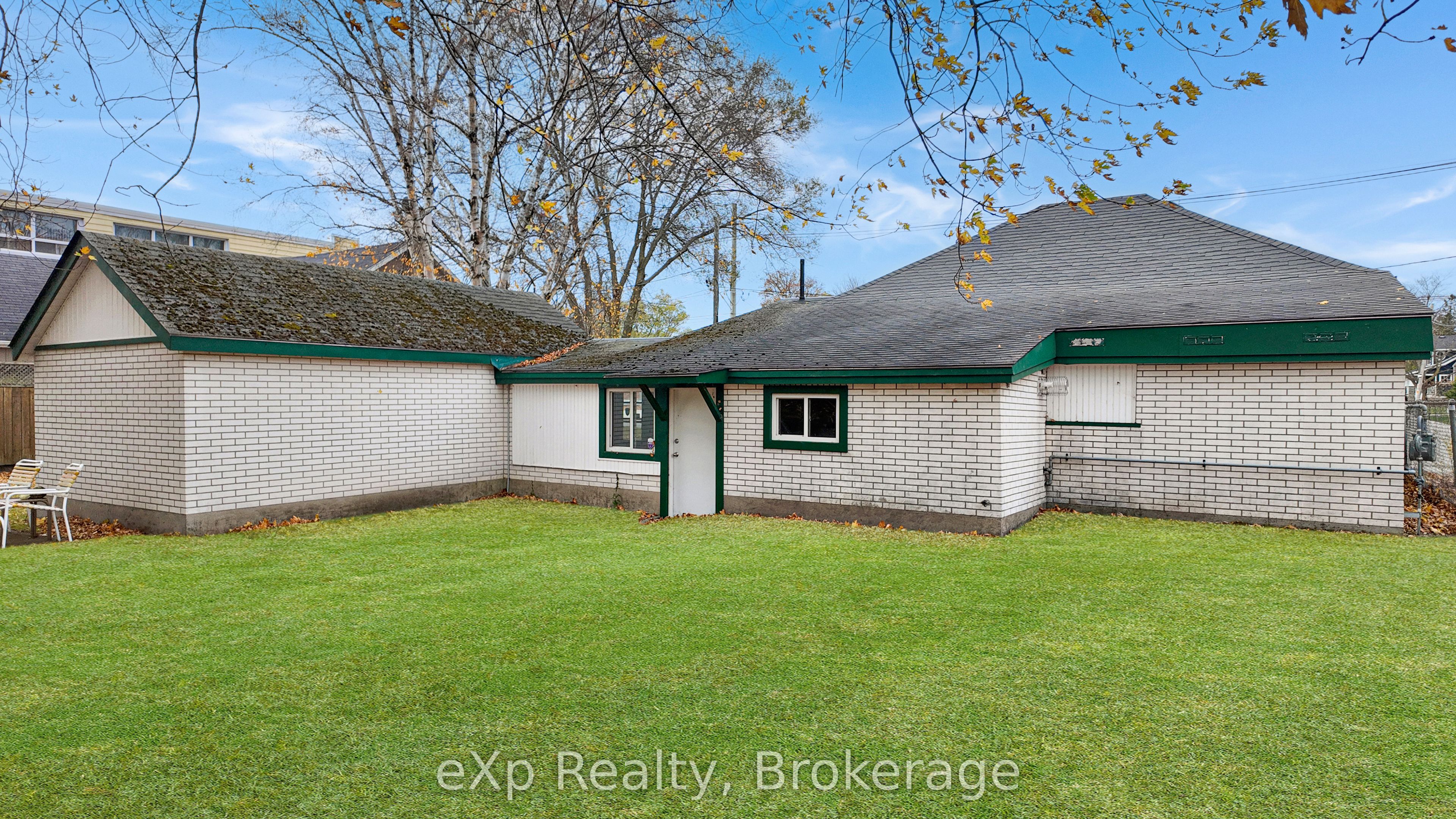 21 Grosvenor Street N Property Photo 16