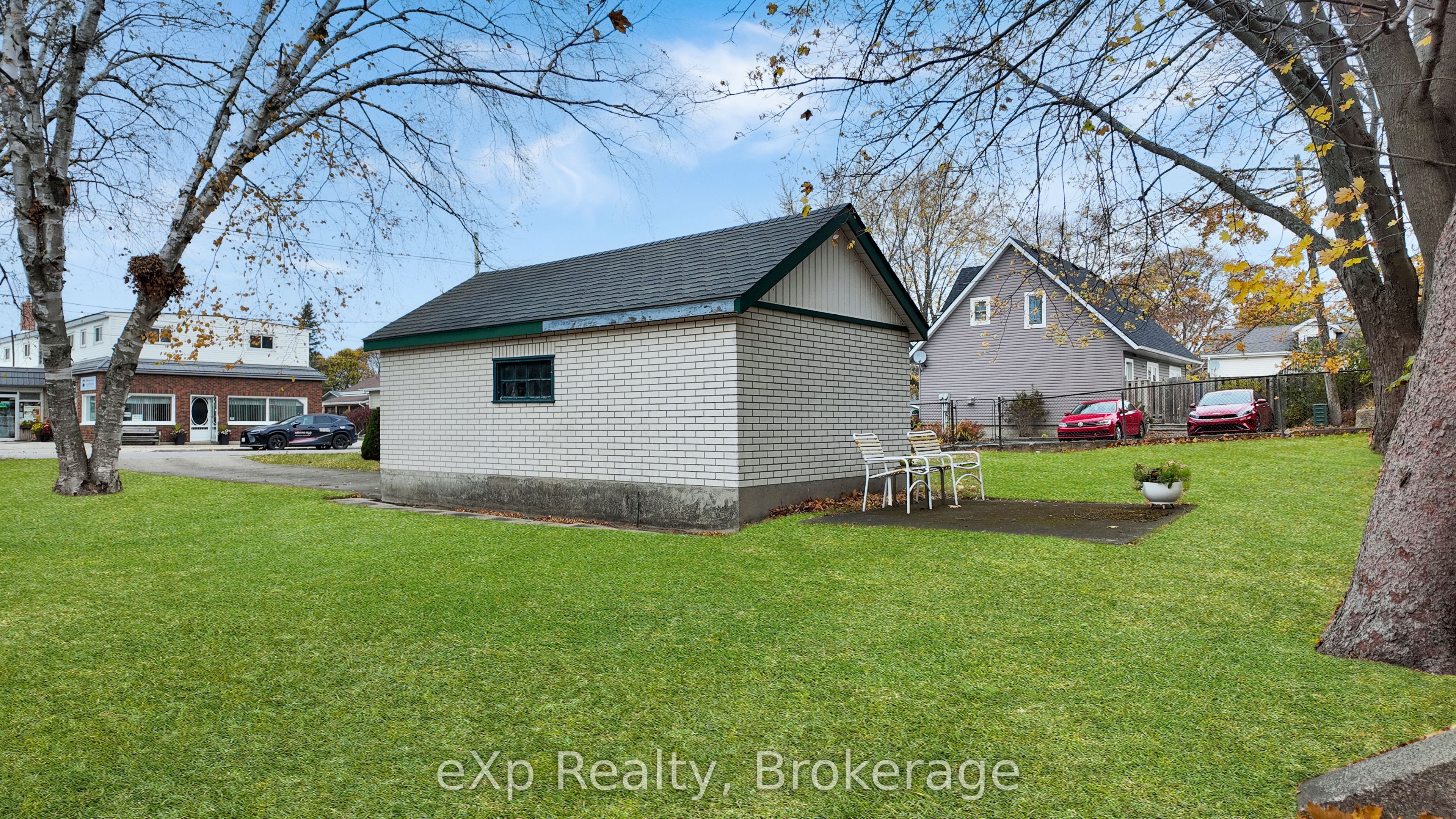 21 Grosvenor Street N Property Photo 17