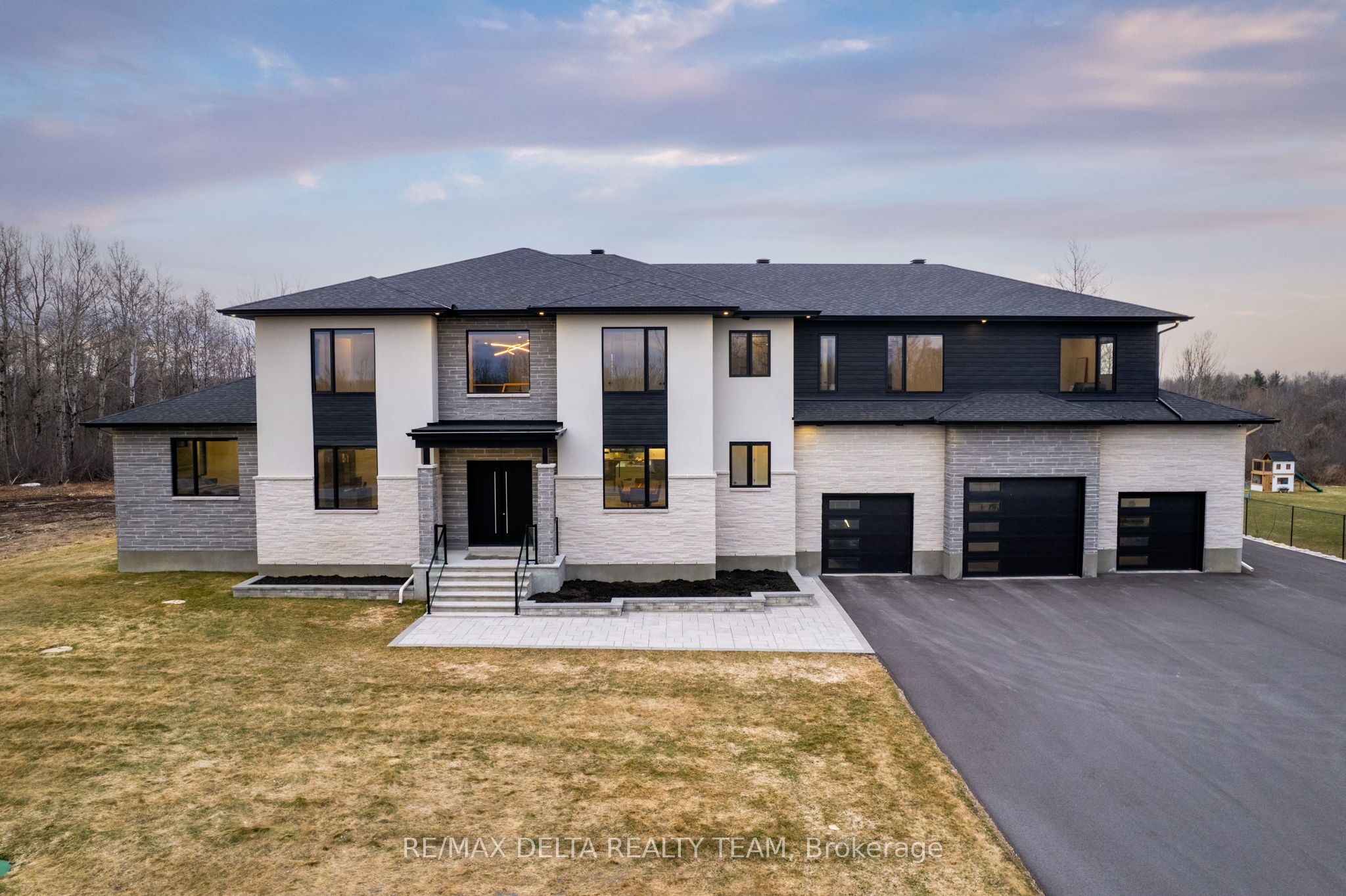 663 Ballycastle Crescent Property Photo 1