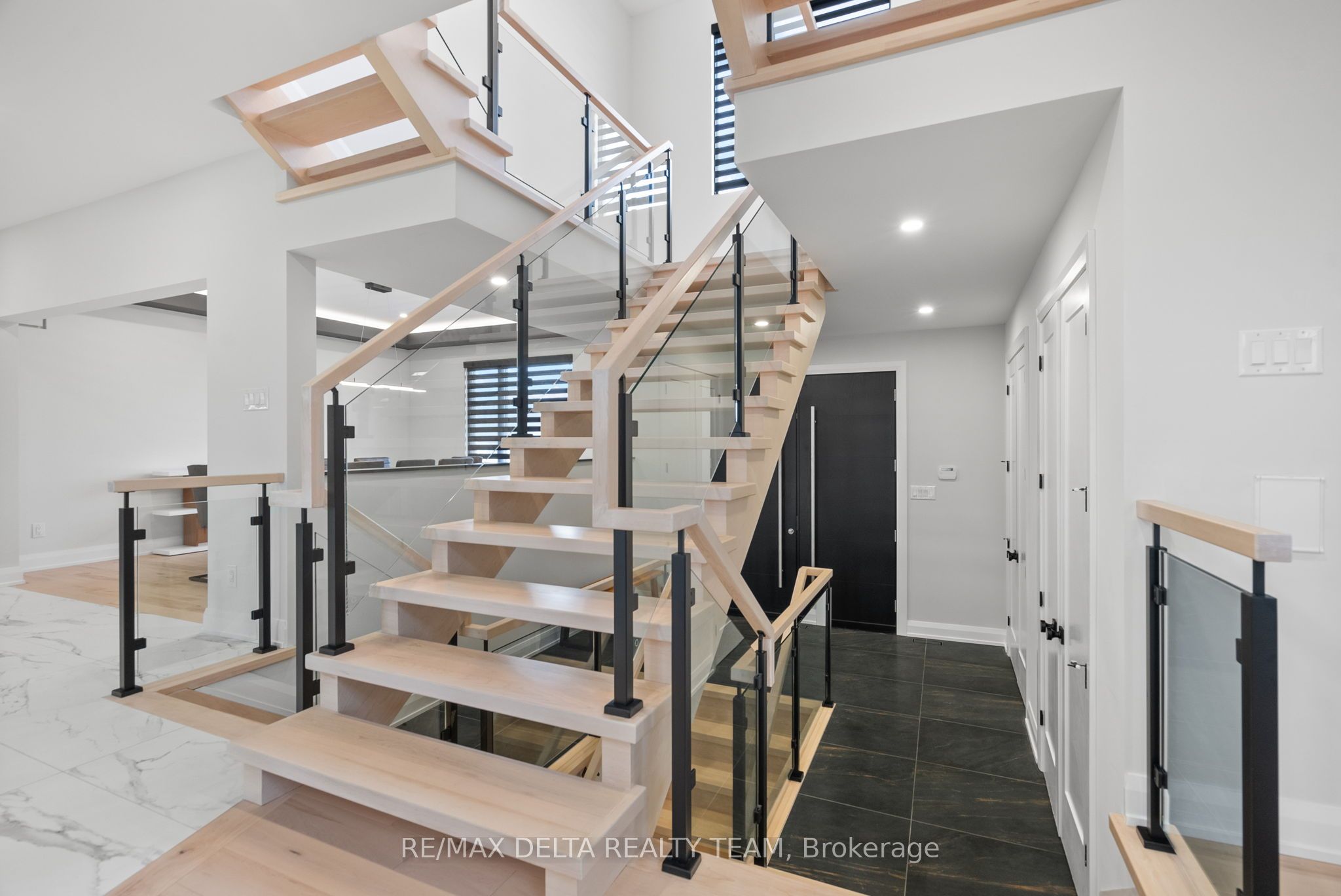 663 Ballycastle Crescent Property Photo 4