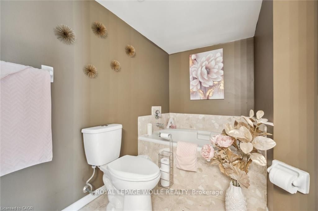 3267 King Street E 204 Property Photo 18