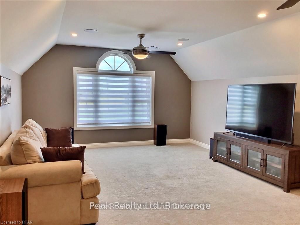 95 South Street Property Photo 21