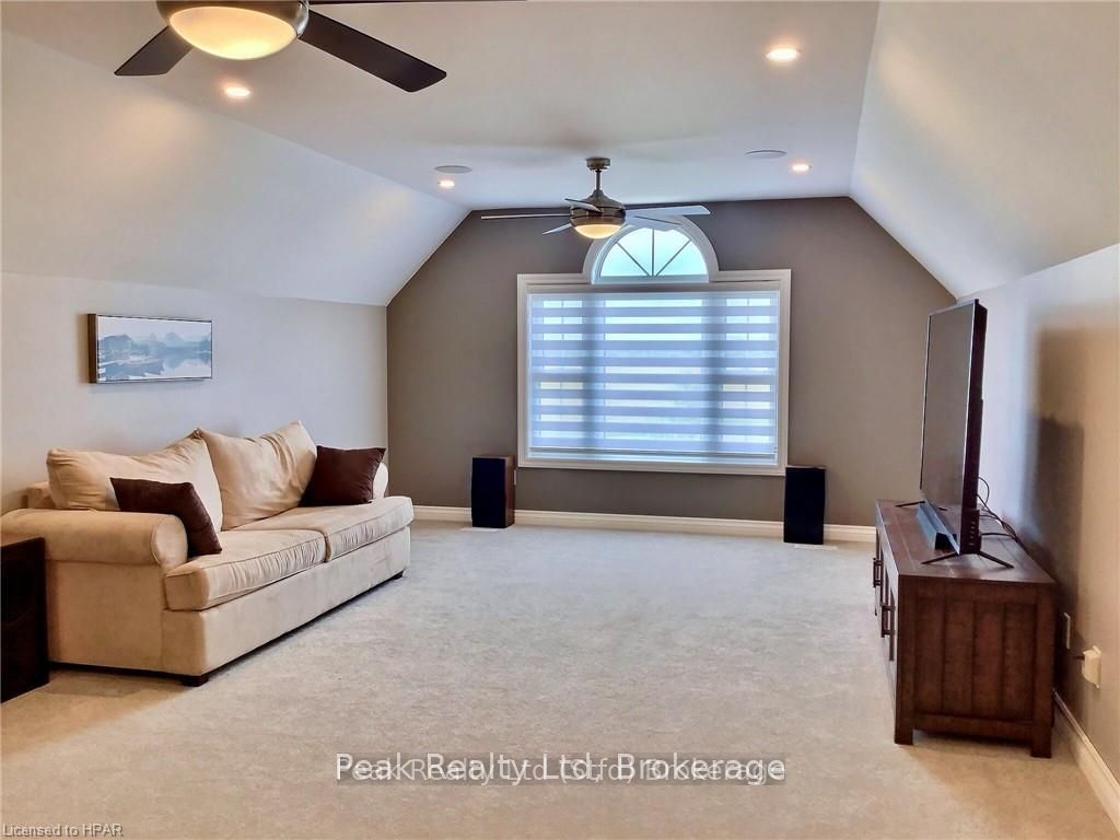 95 South Street Property Photo 22
