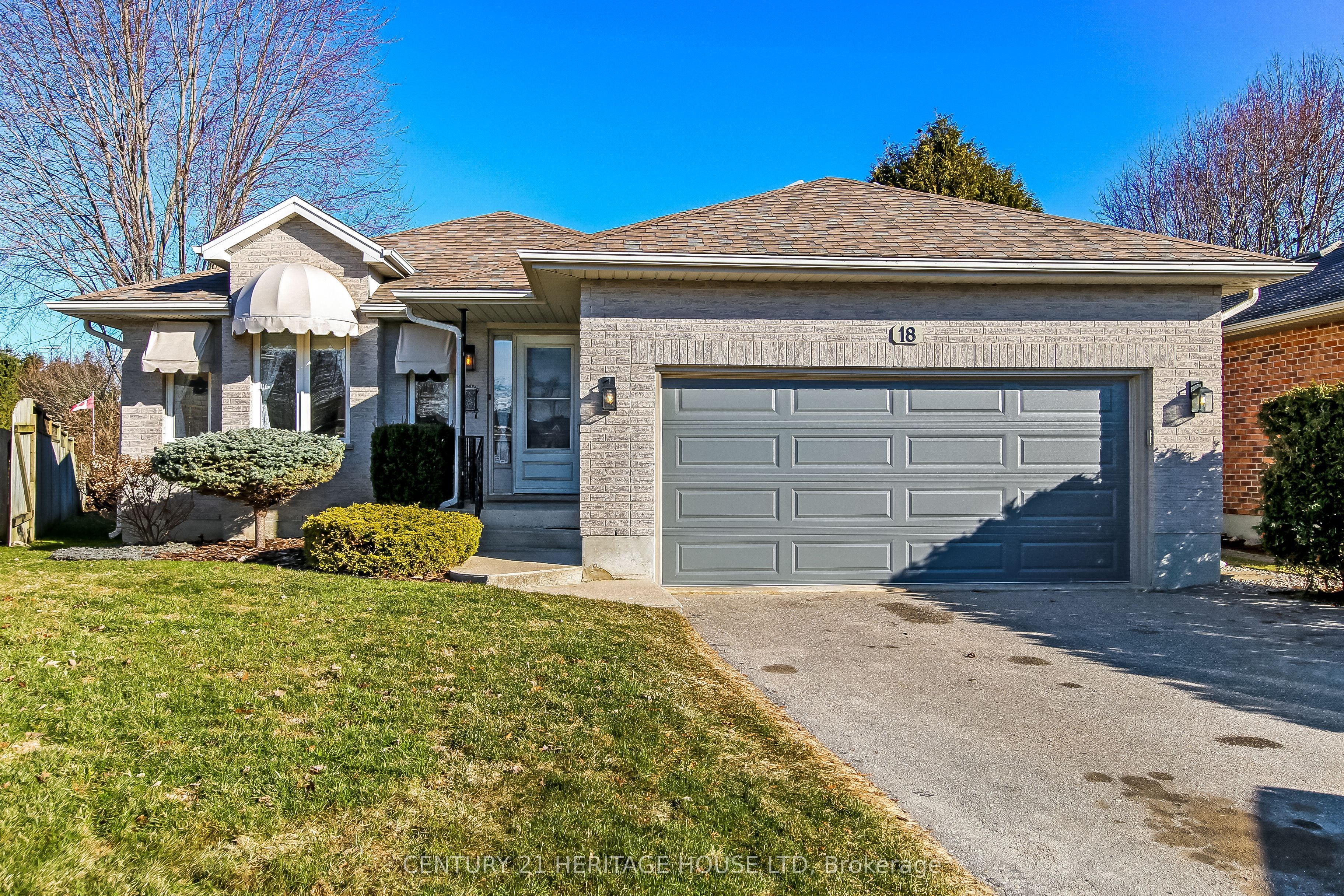 18 Hickory Boulevard W Property Photo 1