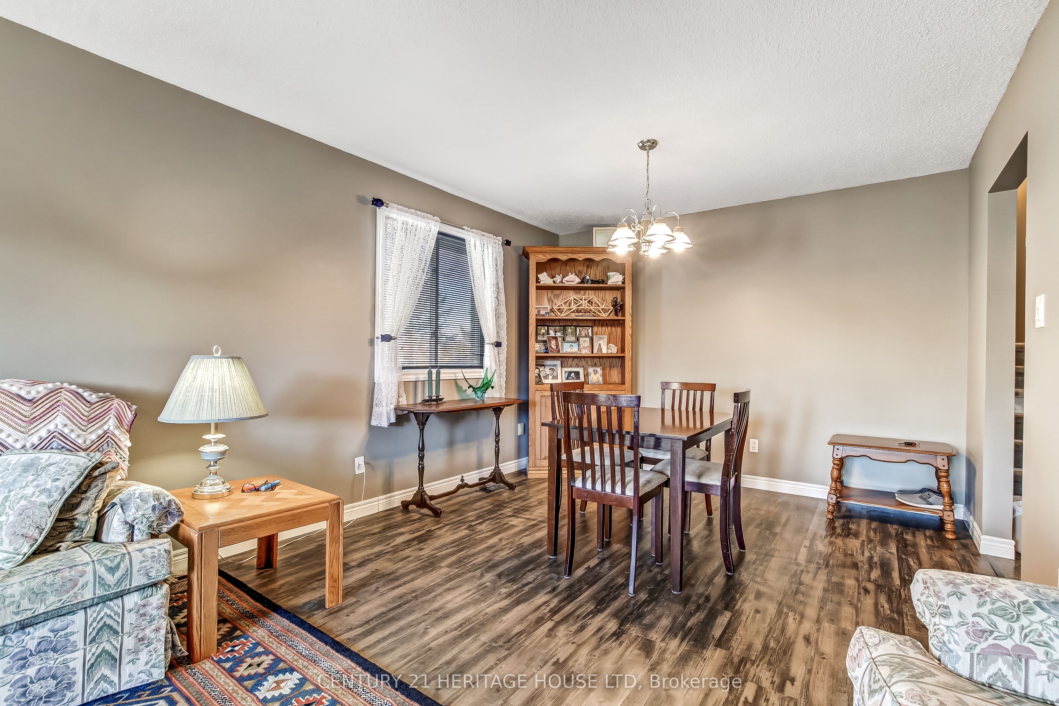 18 Hickory Boulevard W Property Photo 3