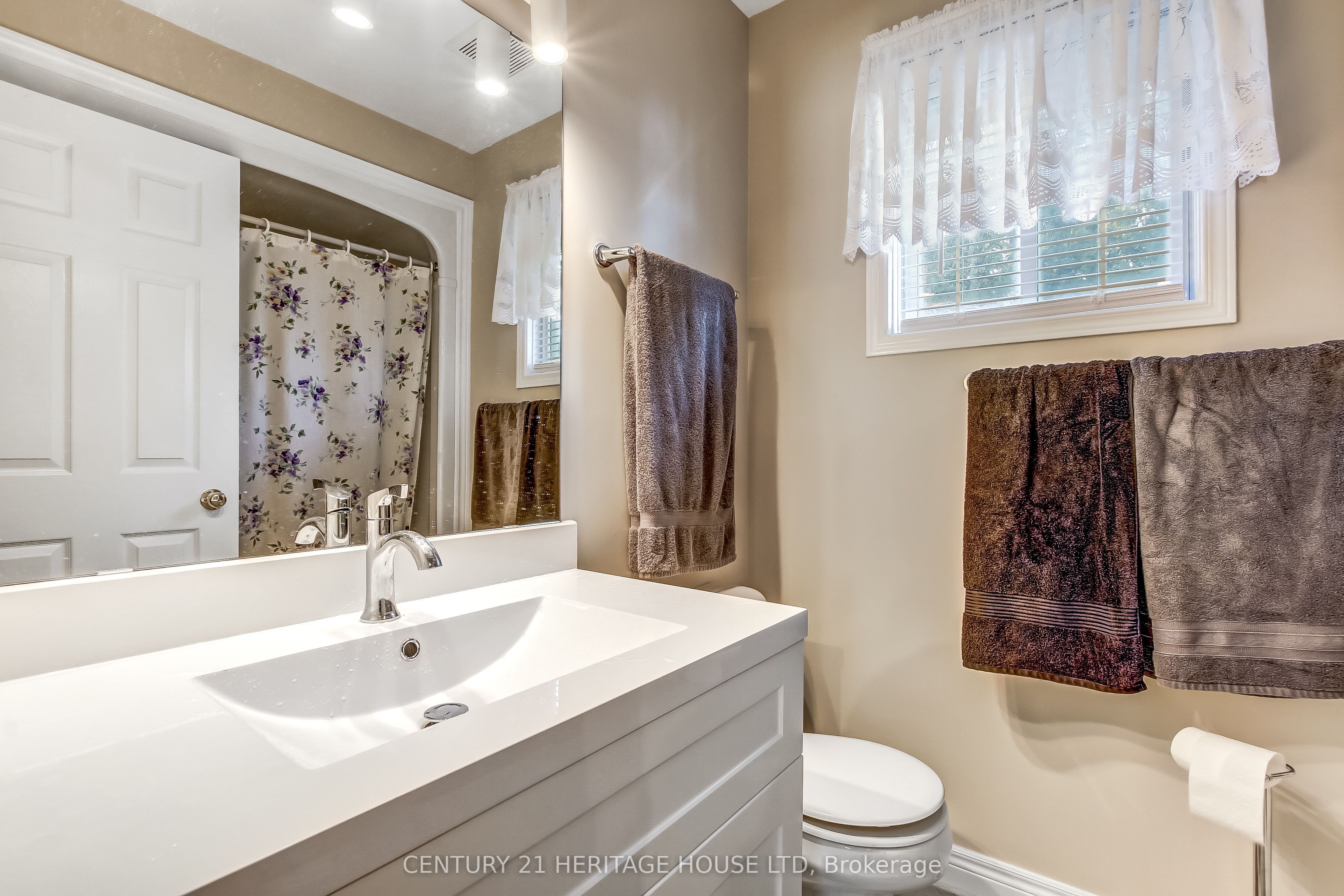 18 Hickory Boulevard W Property Photo 12