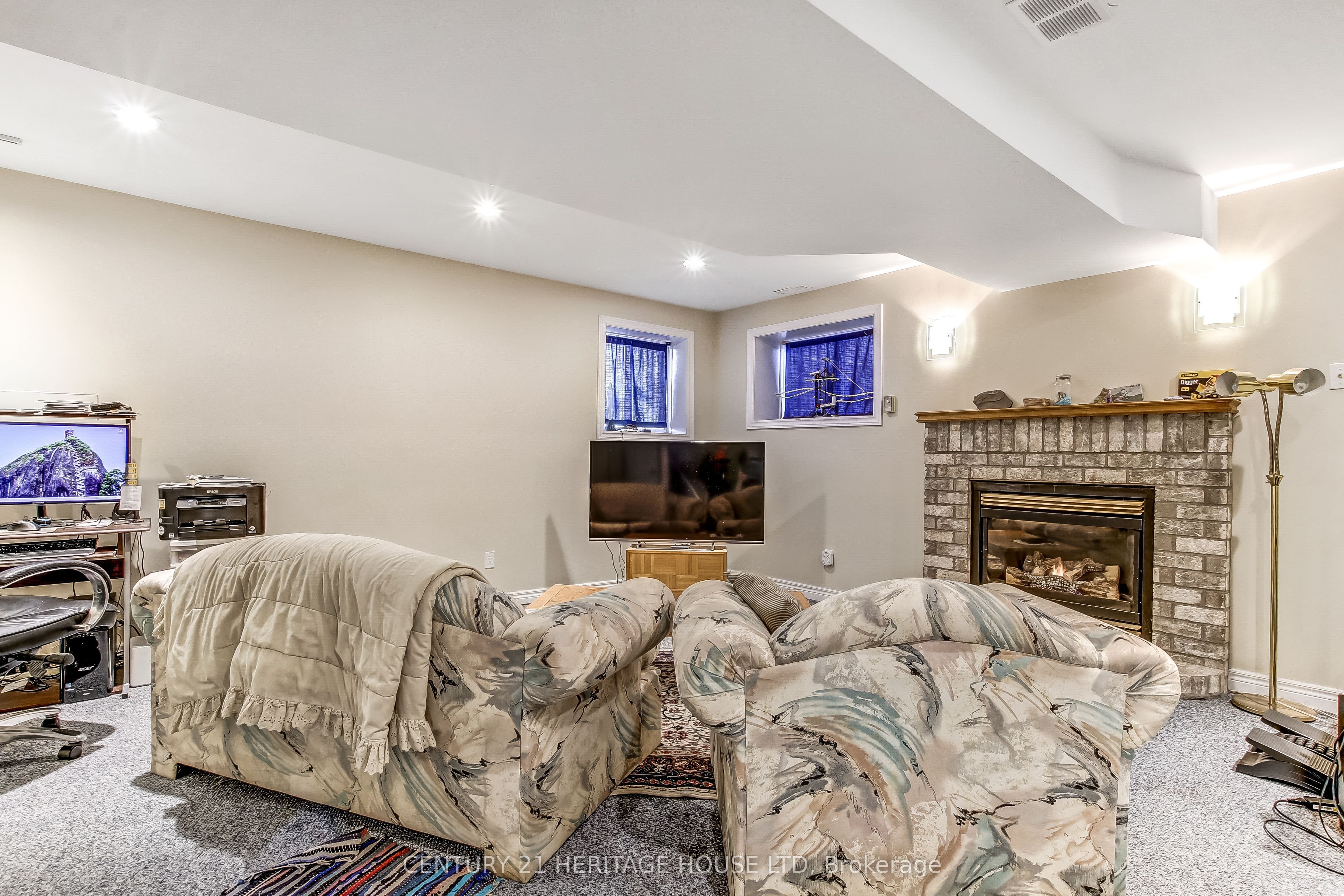18 Hickory Boulevard W Property Photo 13