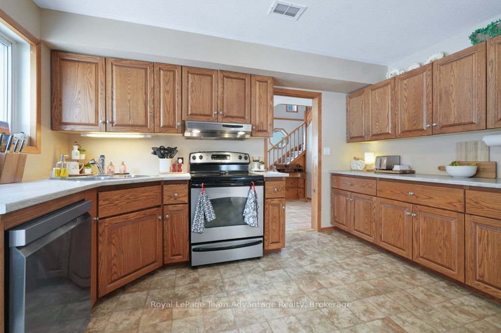 12 Taylor Crescent Property Photo 8