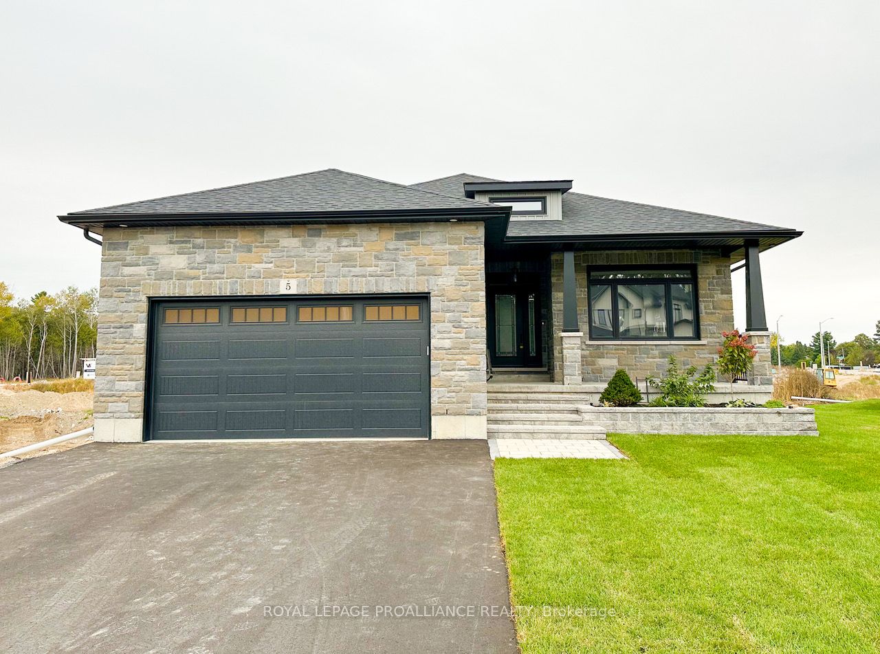5 Mackenzie John Crescent Property Photo 2
