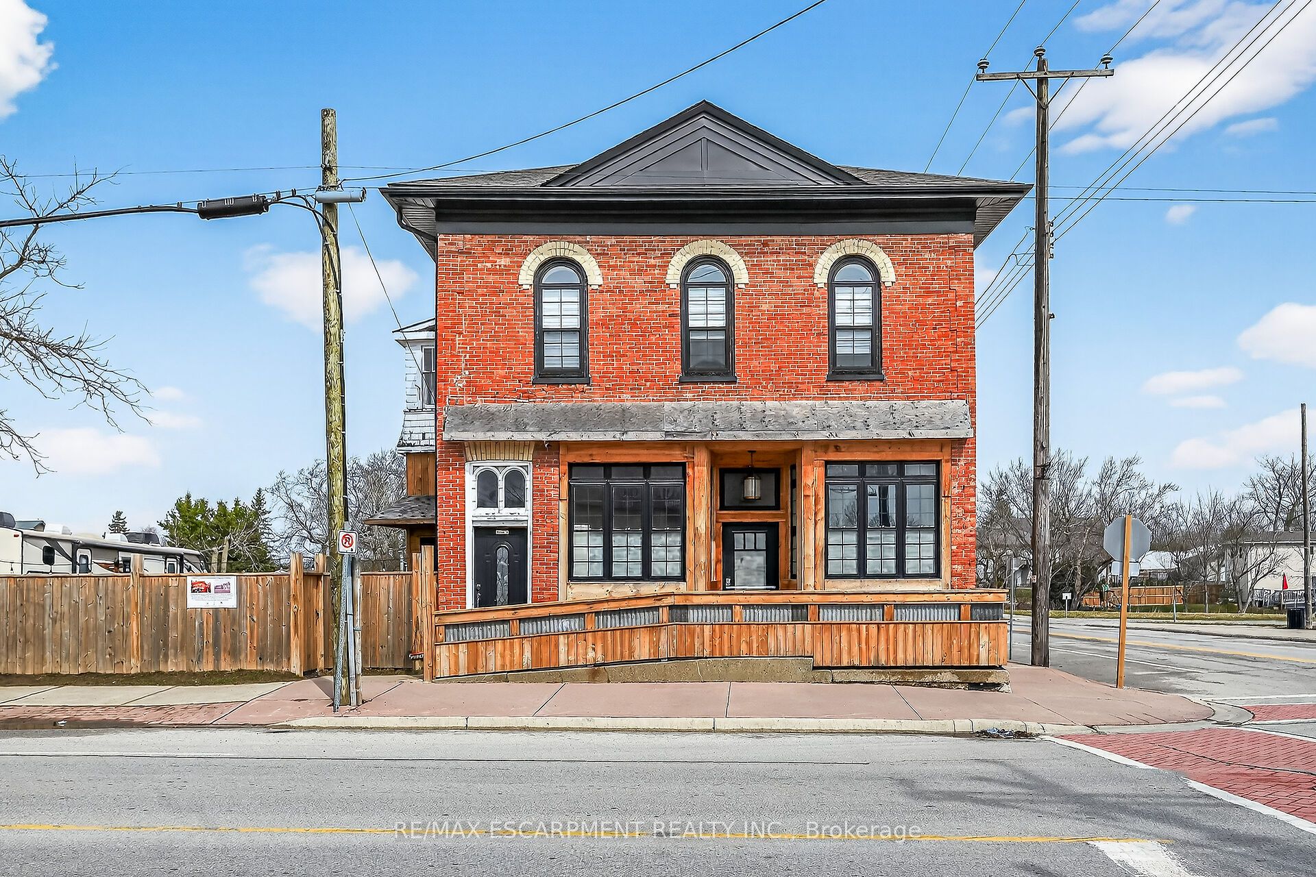 2 Main Street W Property Photo 2