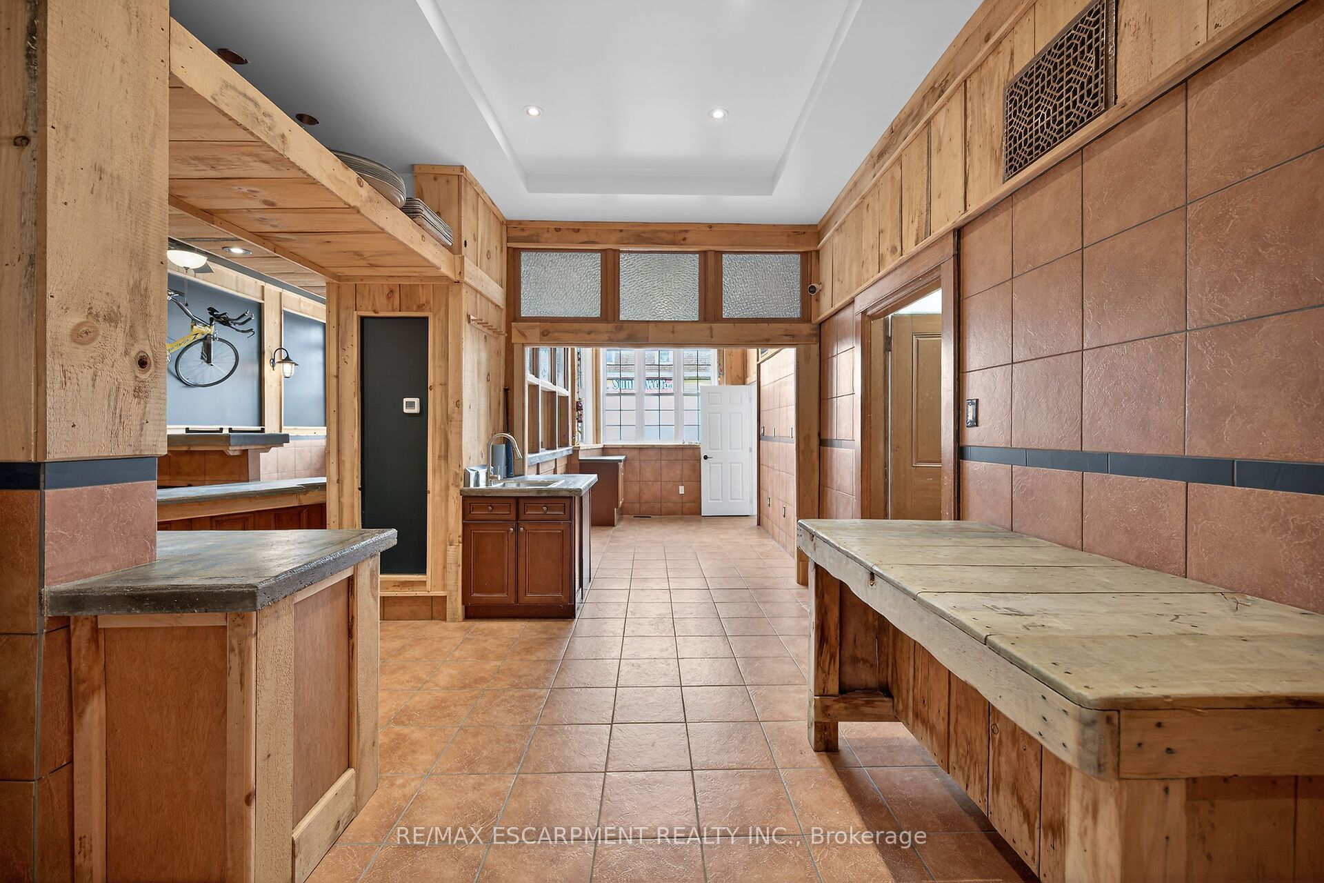 2 Main Street W Property Photo 15