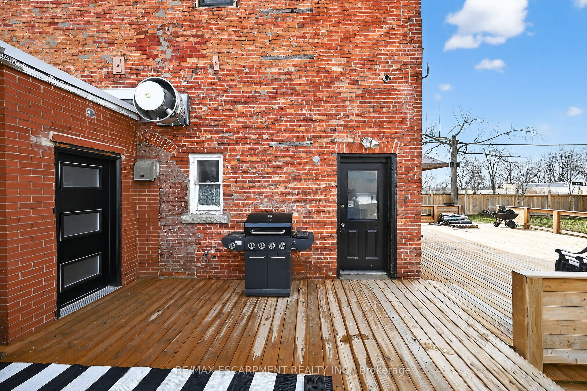 2 Main Street W Property Photo 38
