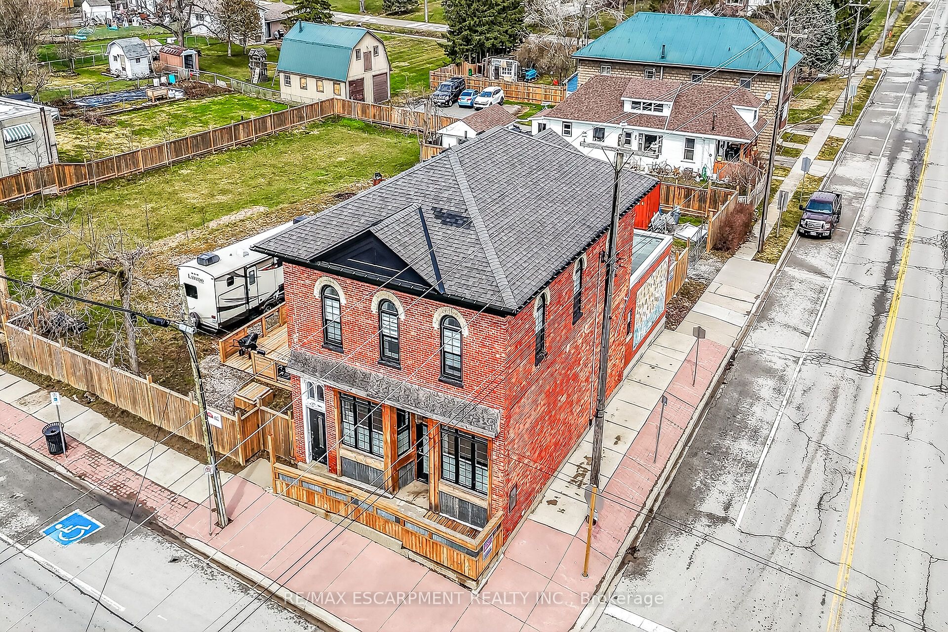2 Main Street W Property Photo 42