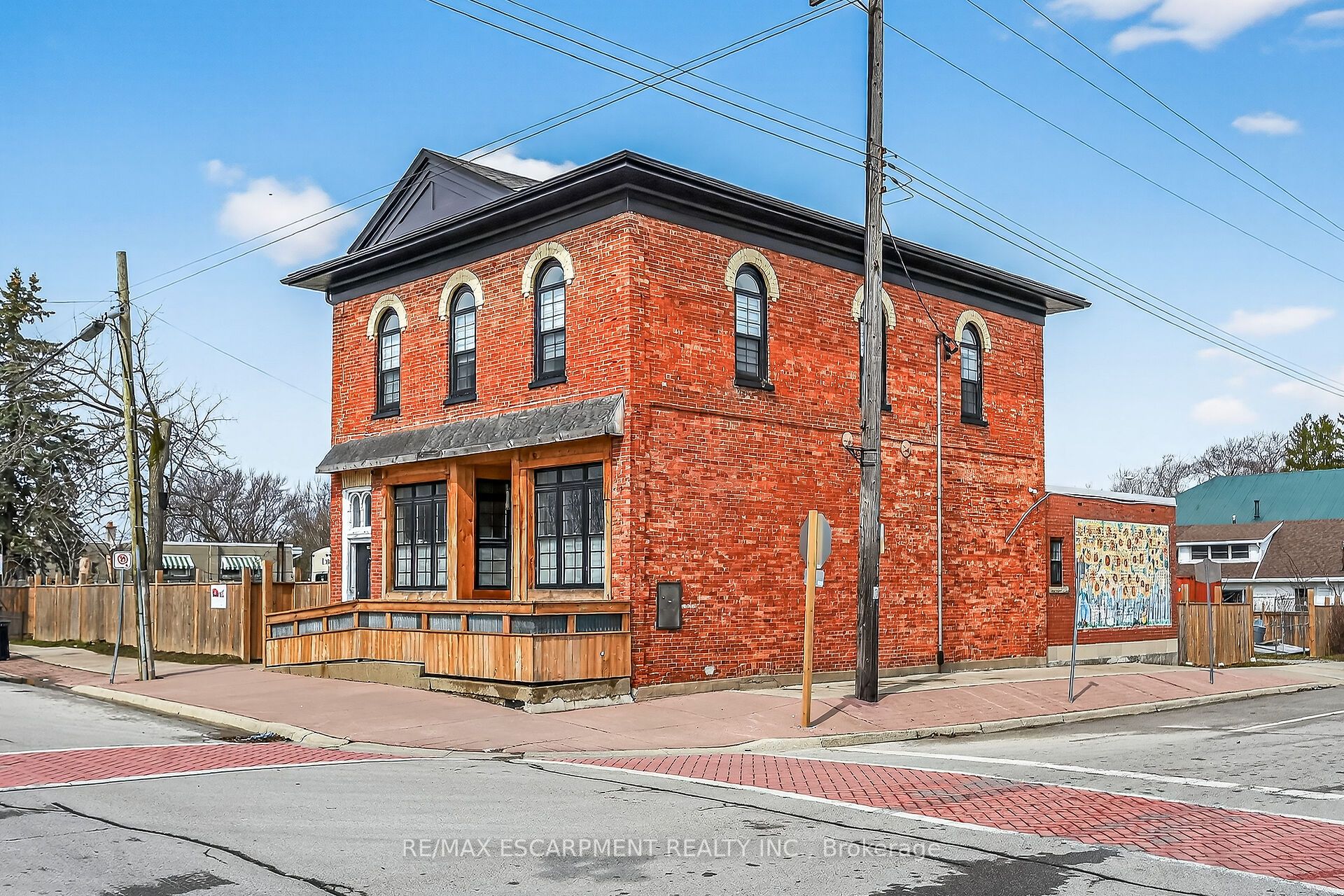 2 Main Street W Property Photo 43