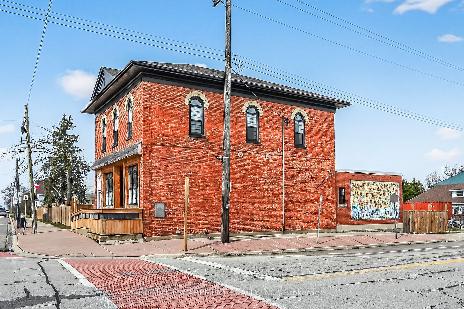 2 Main Street W Property Photo 50