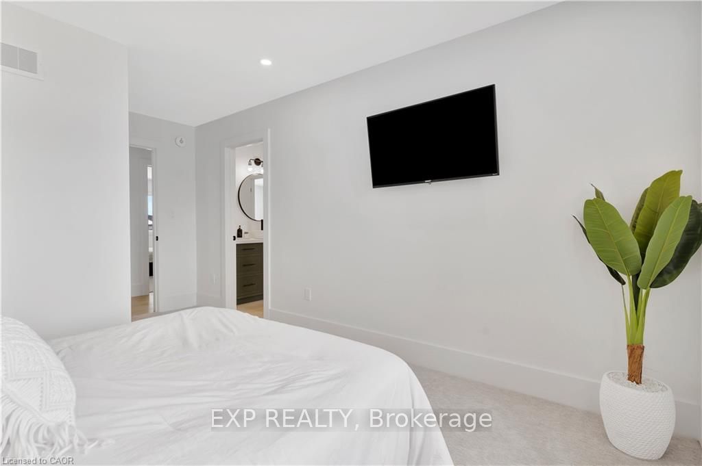 1048 Walton Avenue Property Photo 32