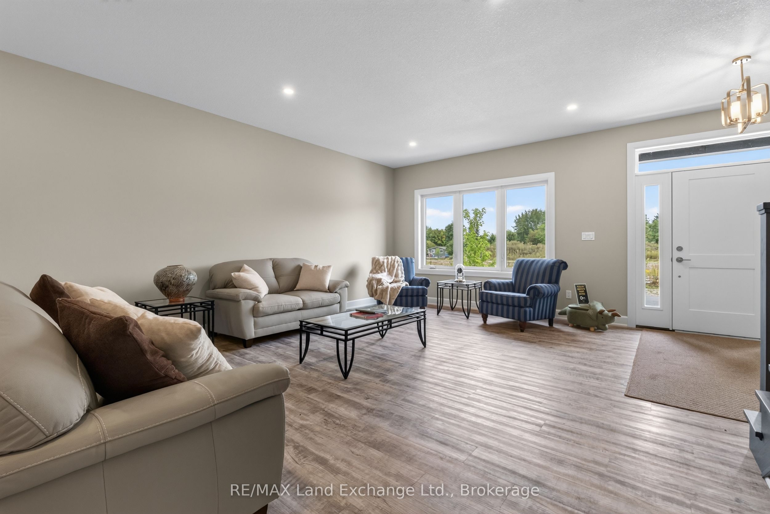 8 Golf Links Road Unit 2 Property Photo 3