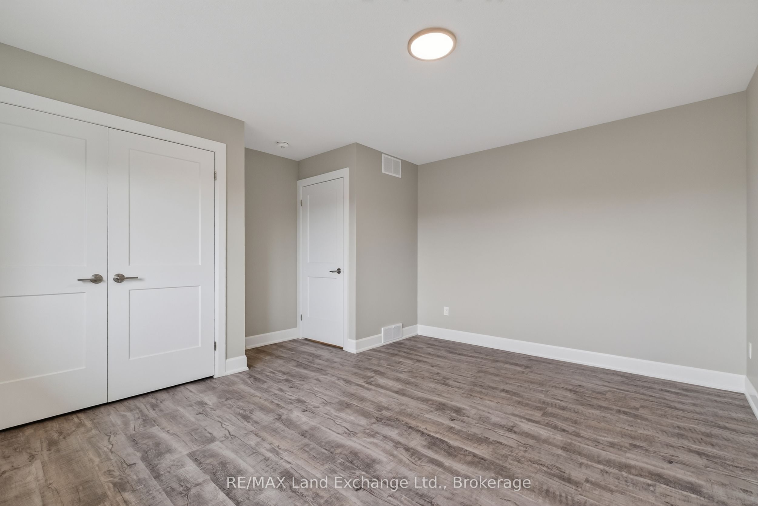8 Golf Links Road Unit 2 Property Photo 18