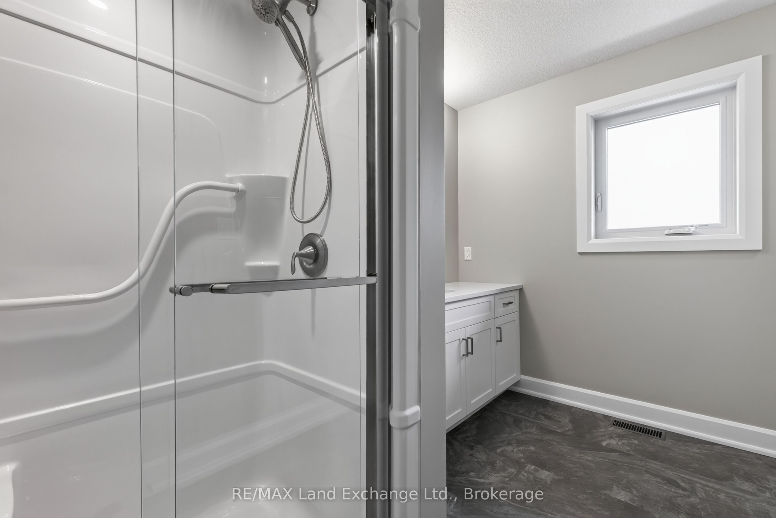 8 Golf Links Road Unit 2 Property Photo 21