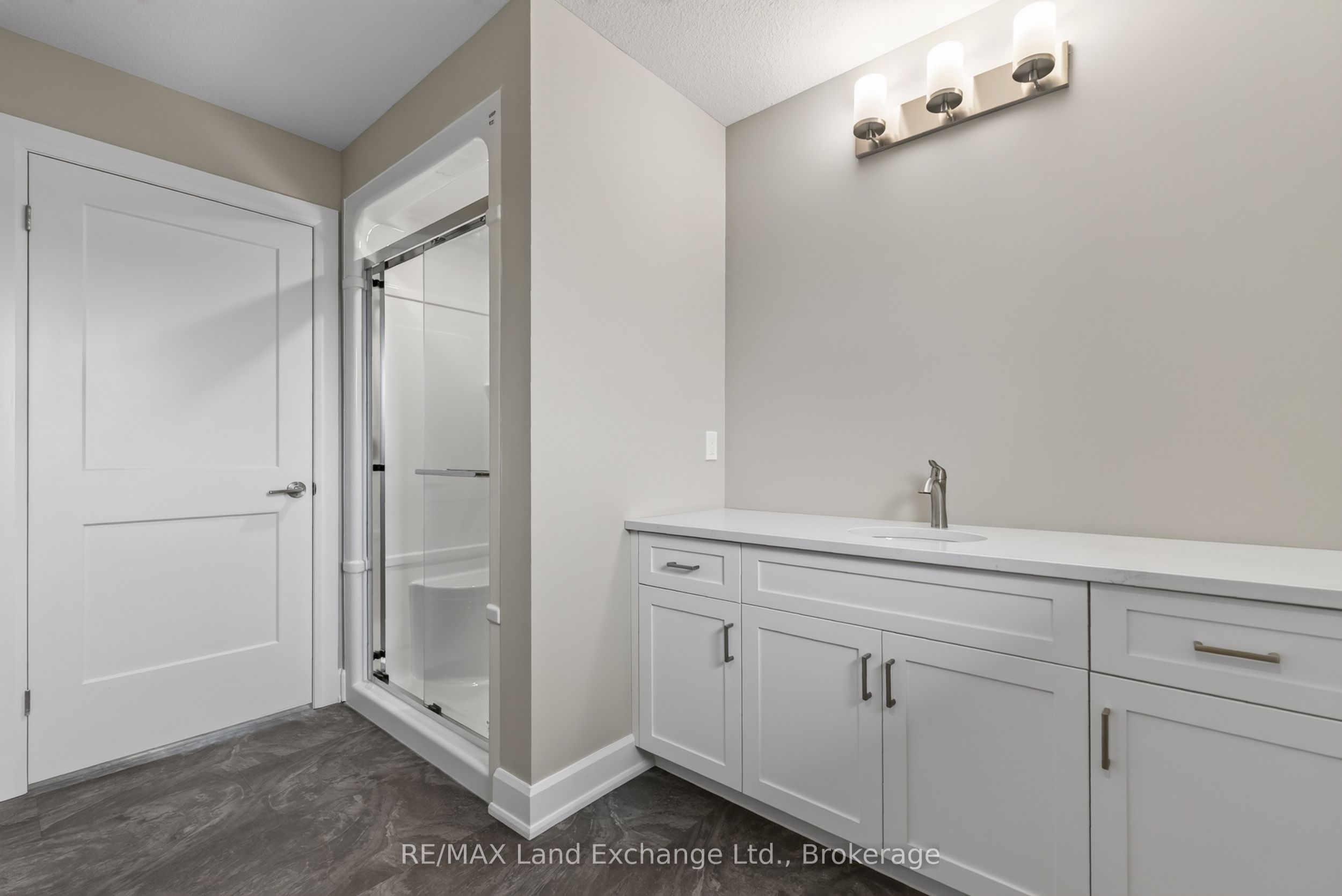 8 Golf Links Road Unit 2 Property Photo 23