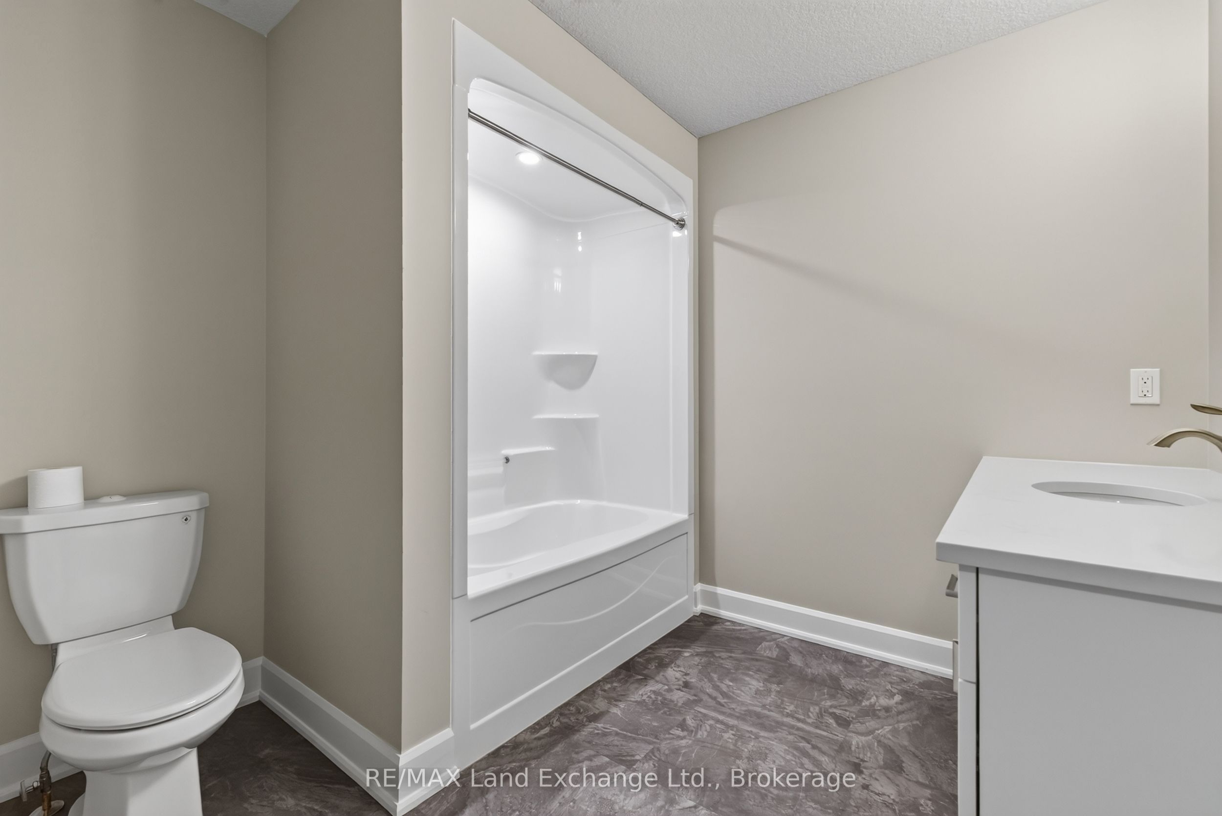 8 Golf Links Road Unit 4 Property Photo 21