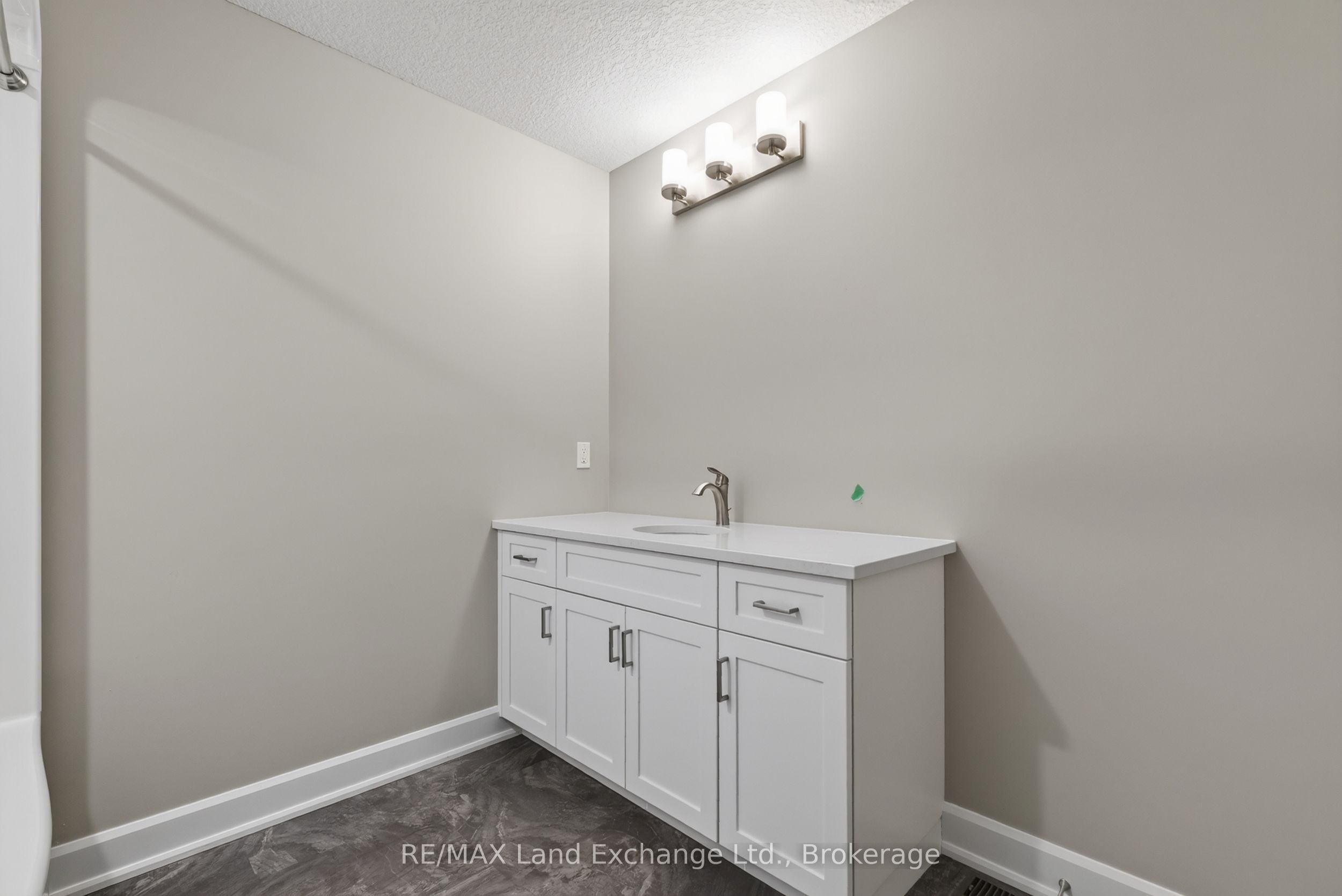 8 Golf Links Road Unit 4 Property Photo 22