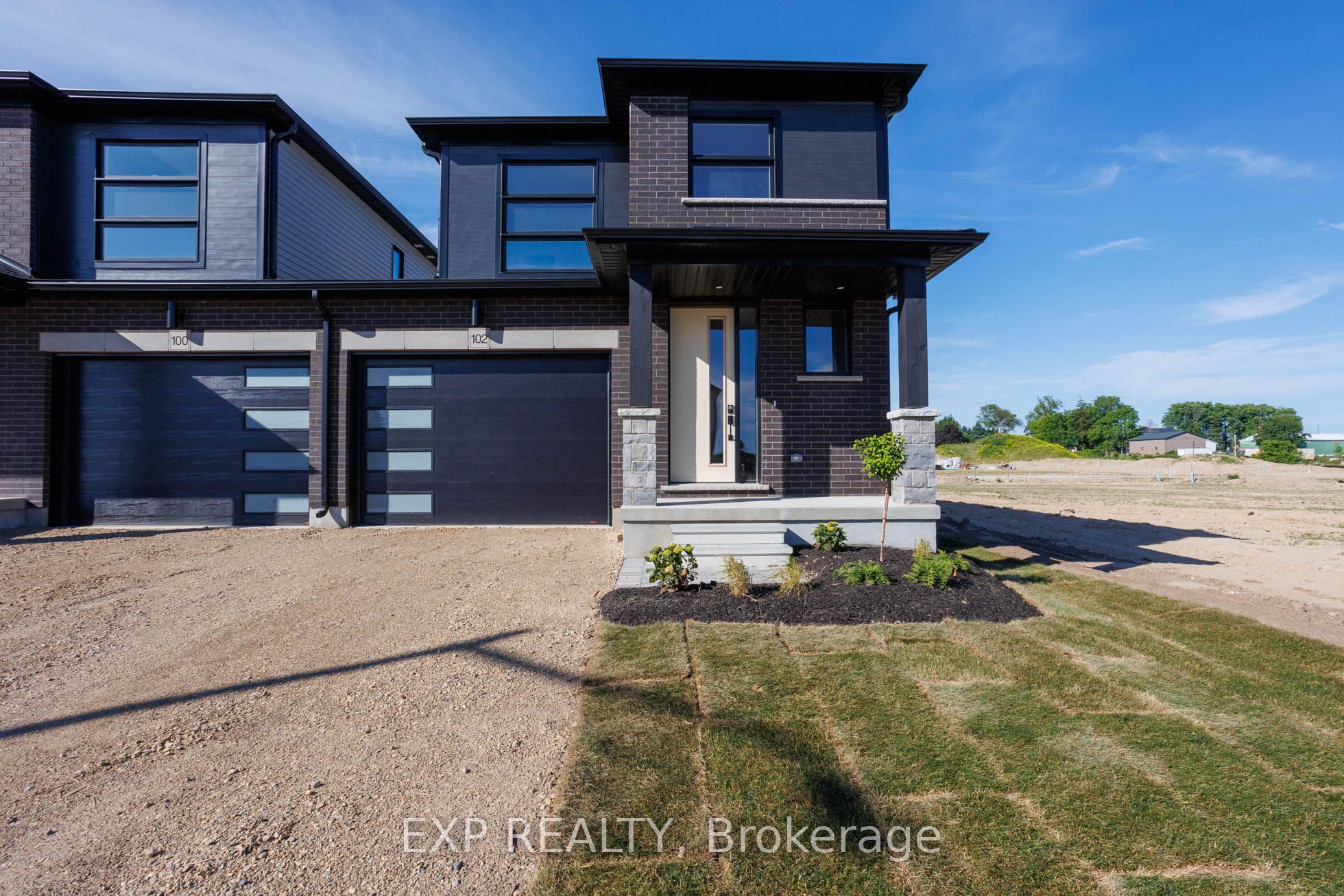 102 Thackeray Way Property Photo 1