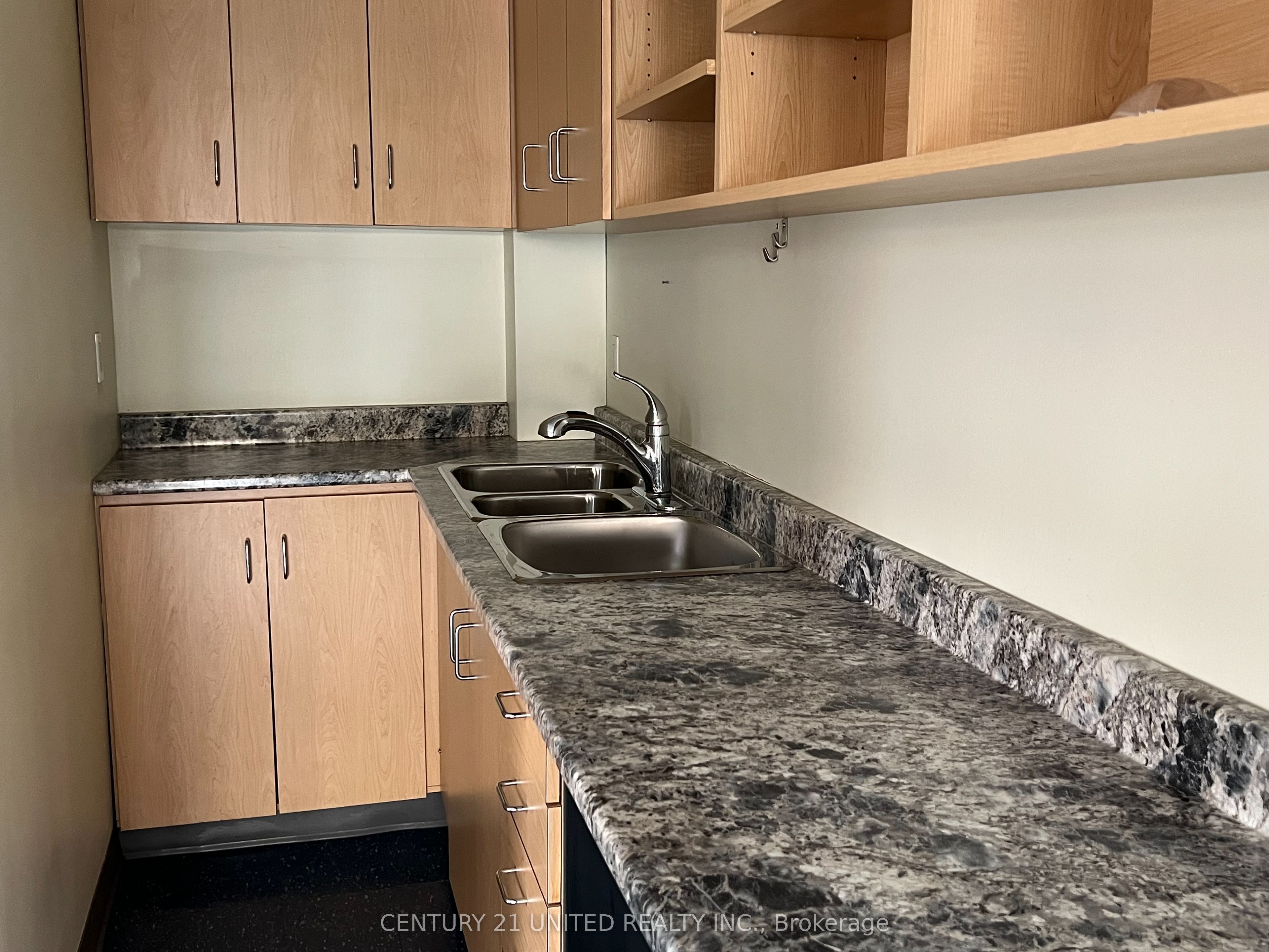 190 Charlotte Street K Property Photo 7