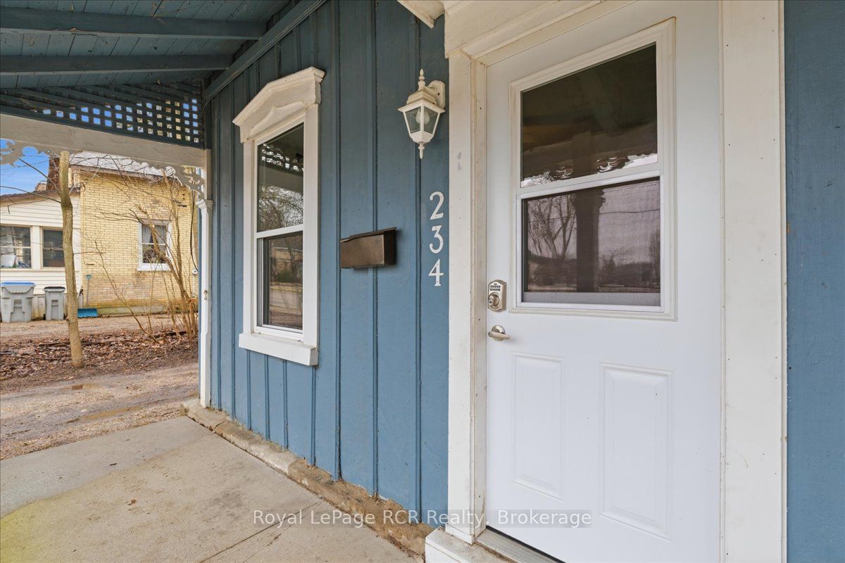 234 Elma Street E Property Photo 4